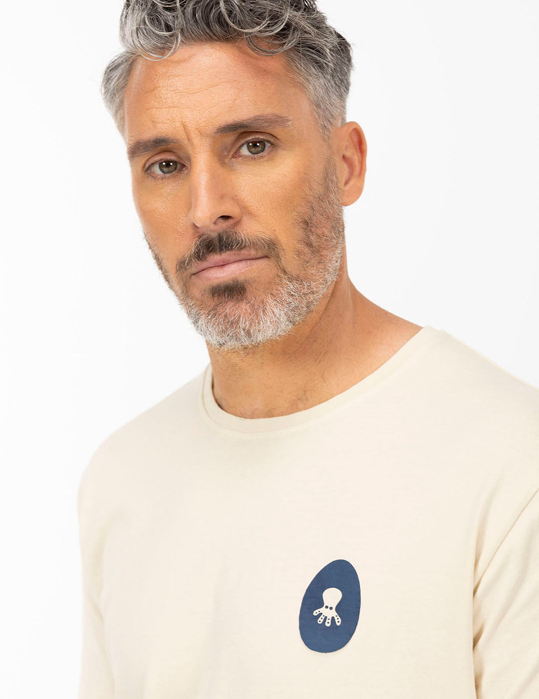 T-SHIRT BEGE COM ESTAMPA ALOHA