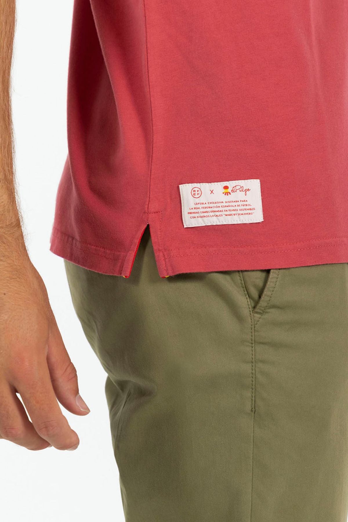 CAMISETA ESTAMPADO ELPULPO Y NARANJITO ROJO DELAVÉ