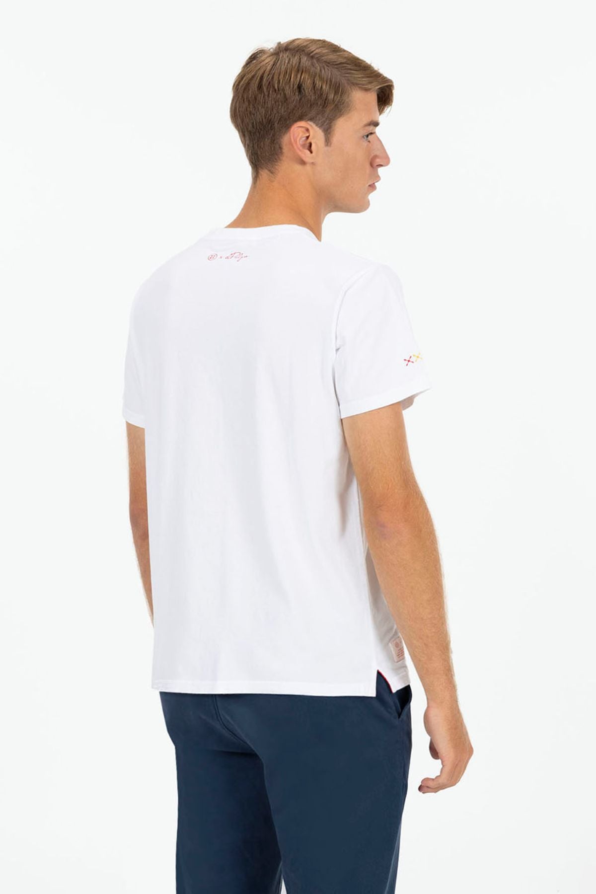 CAMISETA ESTAMPADO SILUETA NARANJITO BLANCO PURO