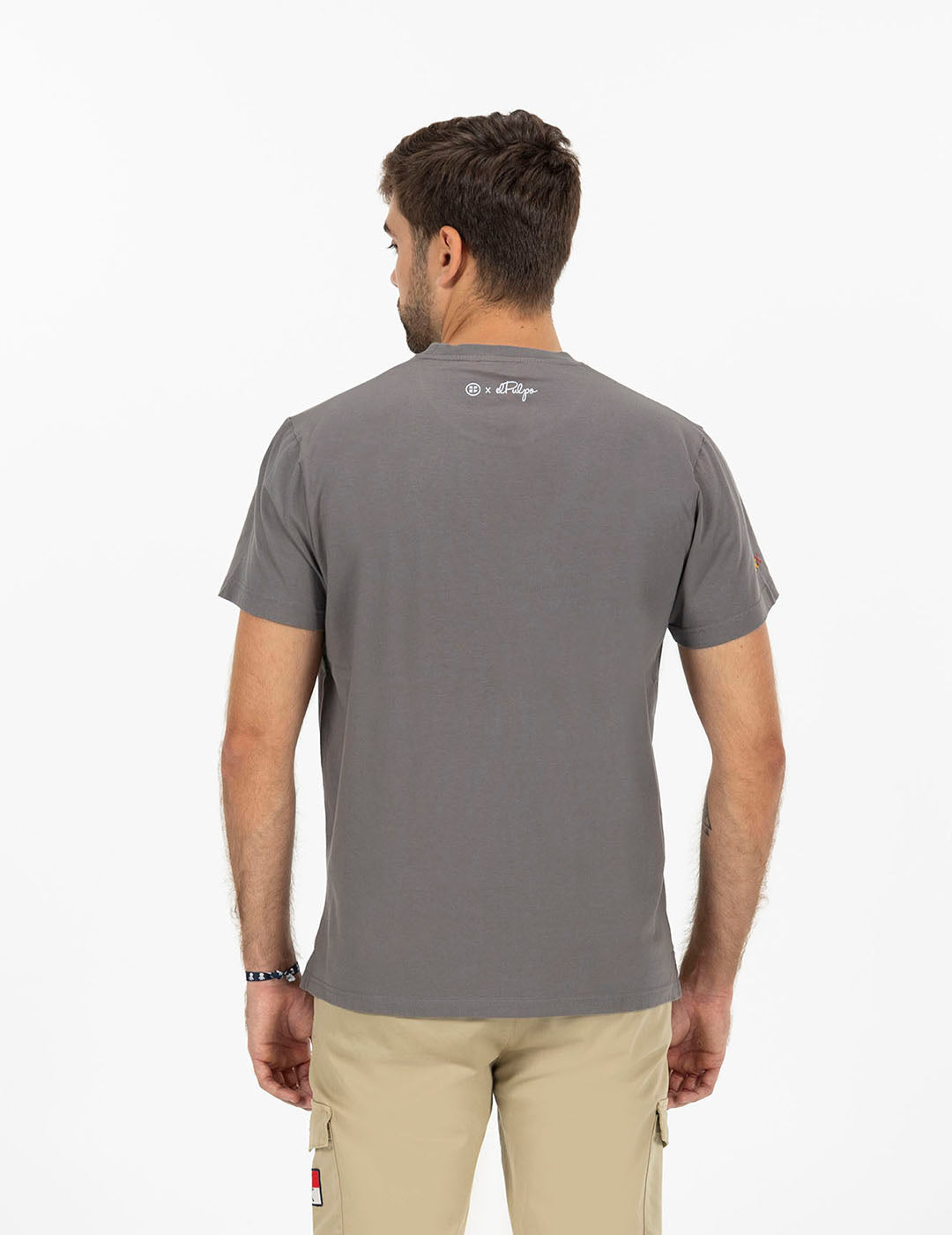 T-SHIRT COM ESTAMPA DE SILHUETA LARANJA CARVÃO