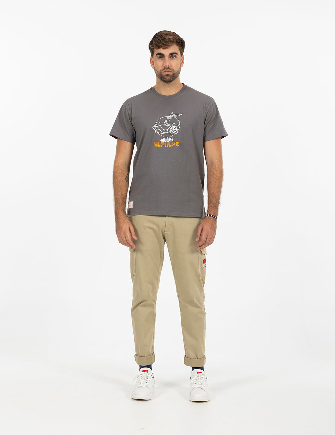 T-SHIRT COM ESTAMPA DE SILHUETA LARANJA CARVÃO