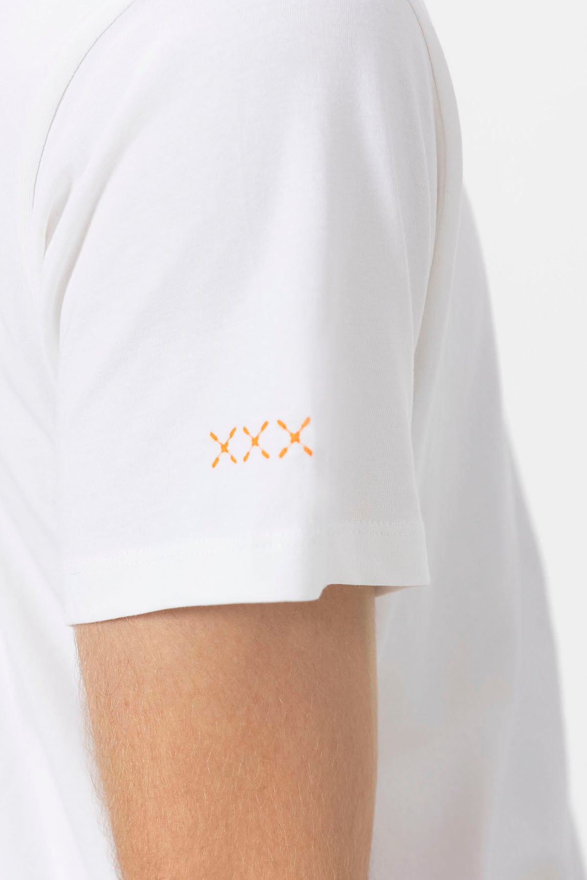 CAMISETA EL MAR TODO LO-CURA BLANCO PURO