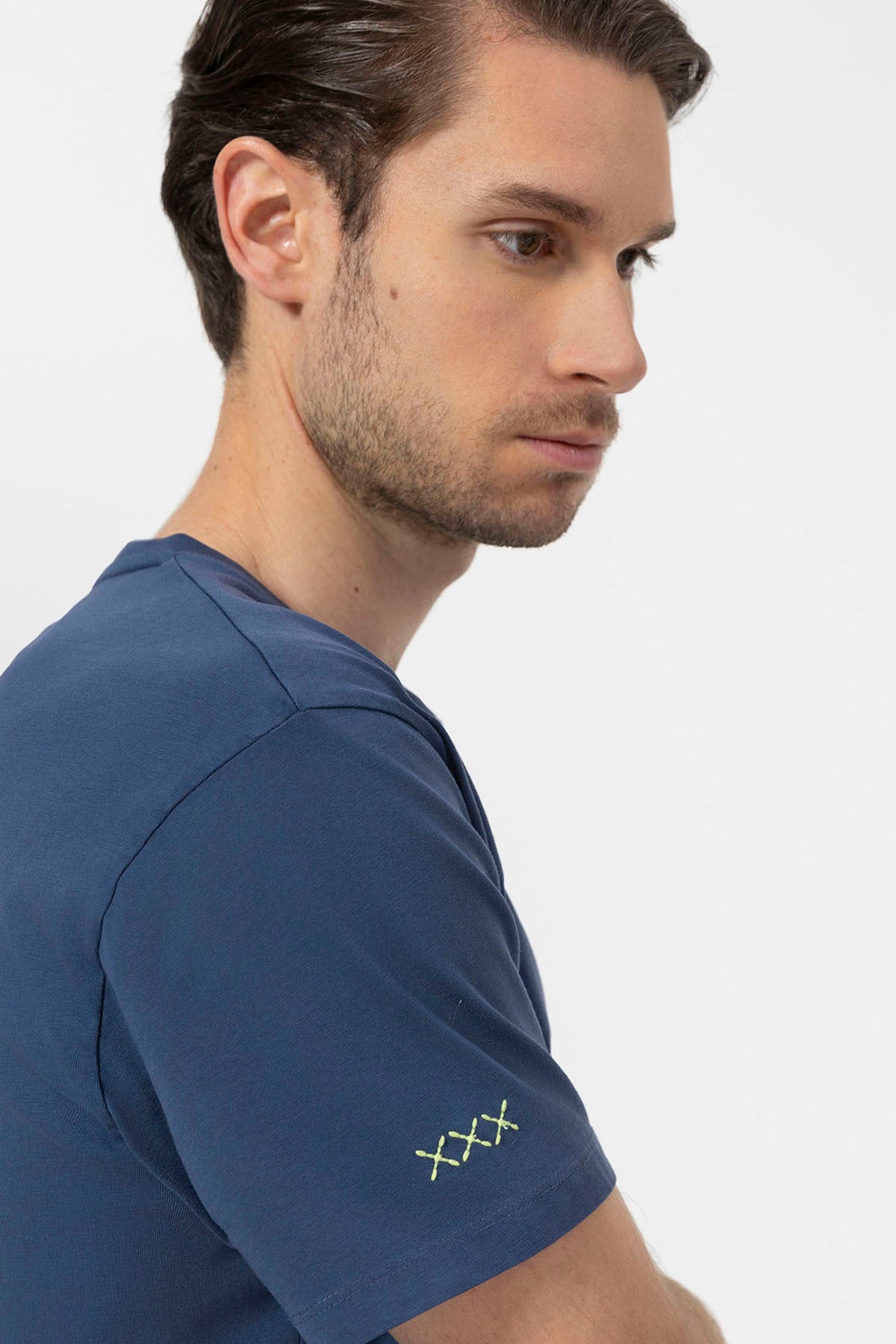 DELAVÉ NAVY BLUE ESSENTIALS OARS PRINTED T-SHIRT
