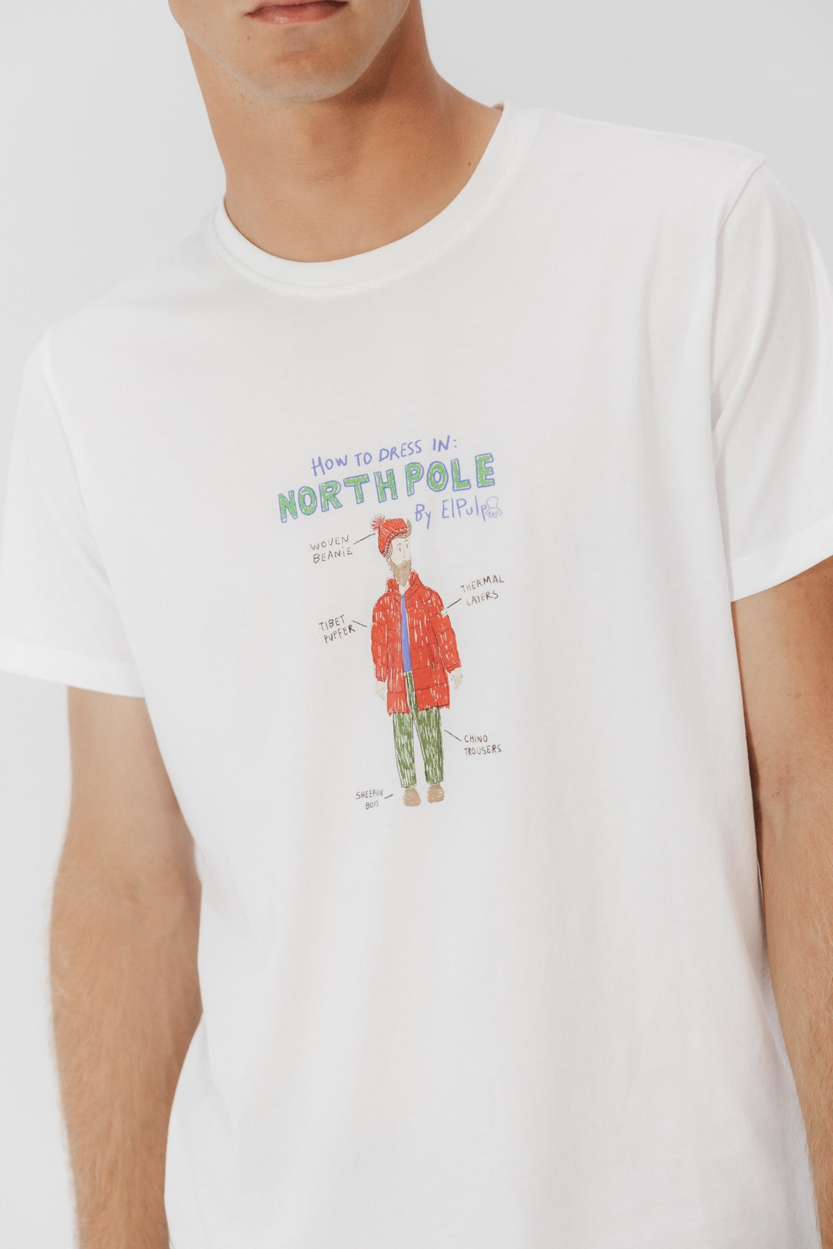 T-SHIRT COM O TRAJE DO POLO NORTE BRANCO PURO