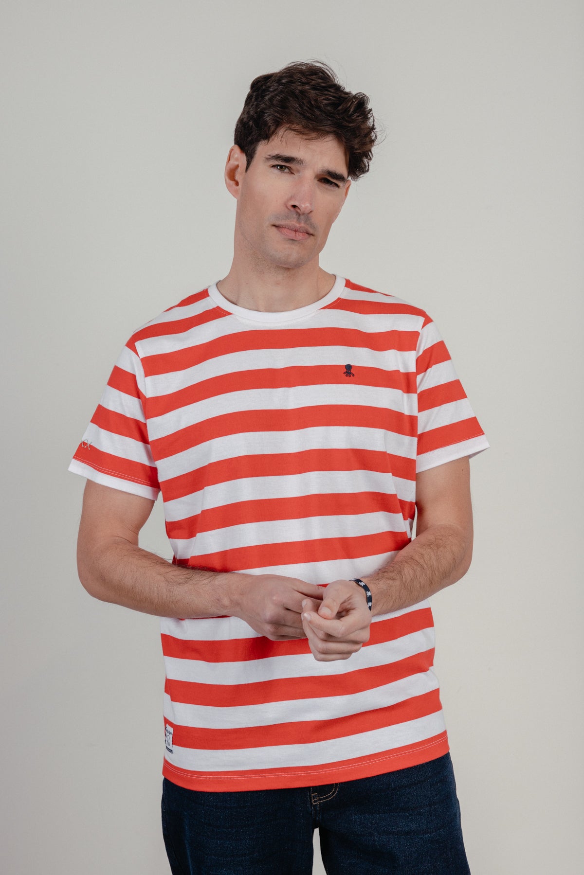 Camiseta rayas etiqueta oasis rojo