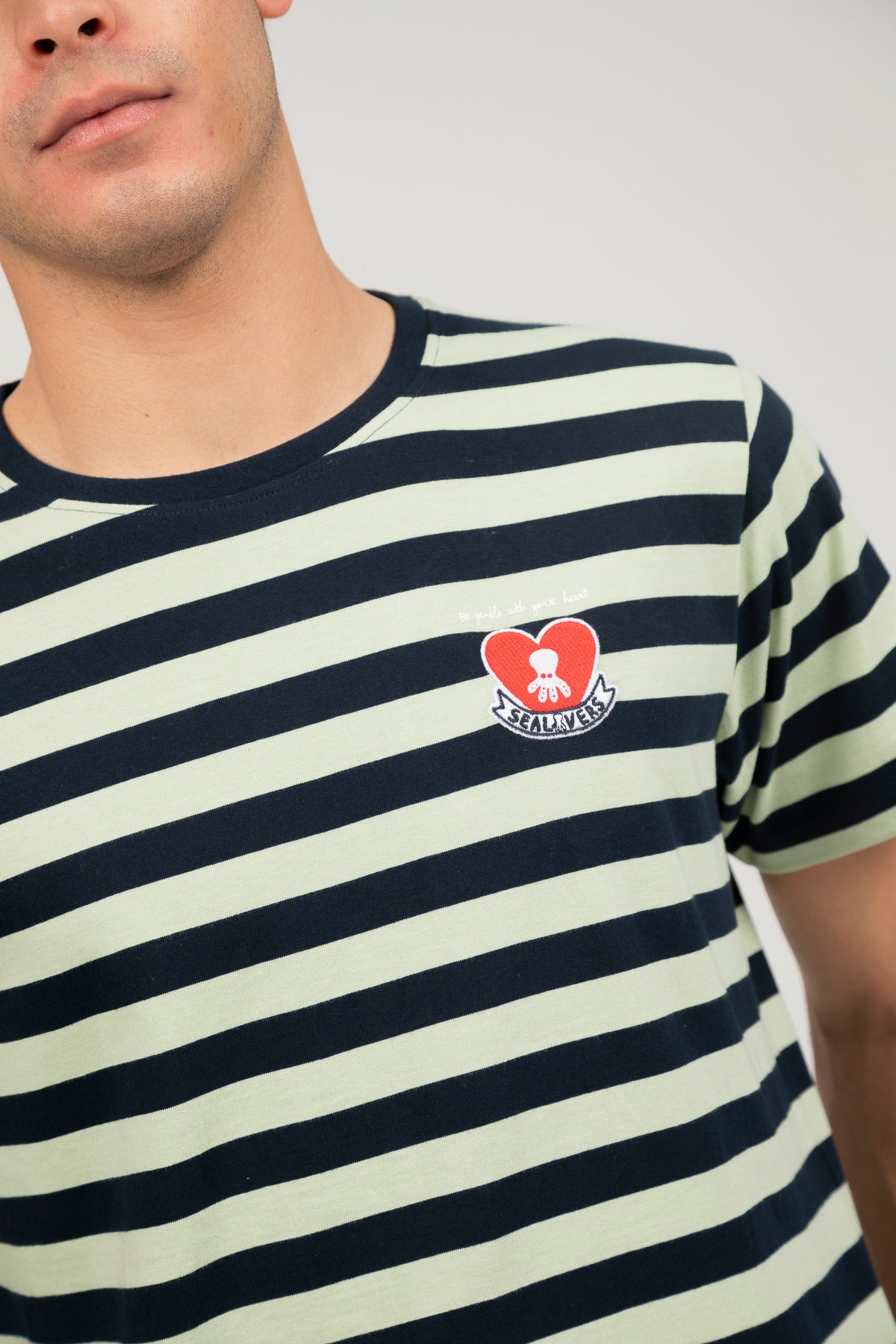 Camiseta de rayas corazón verde menta