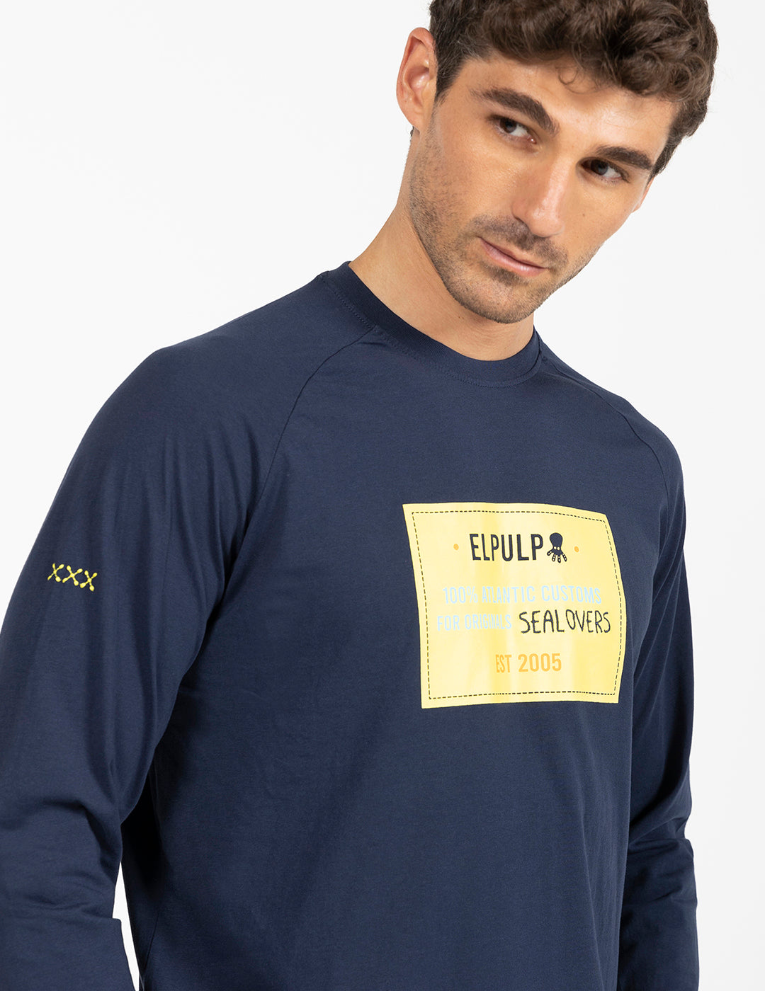 CAMISETA CONTRAST SQUARE AZUL MARINO