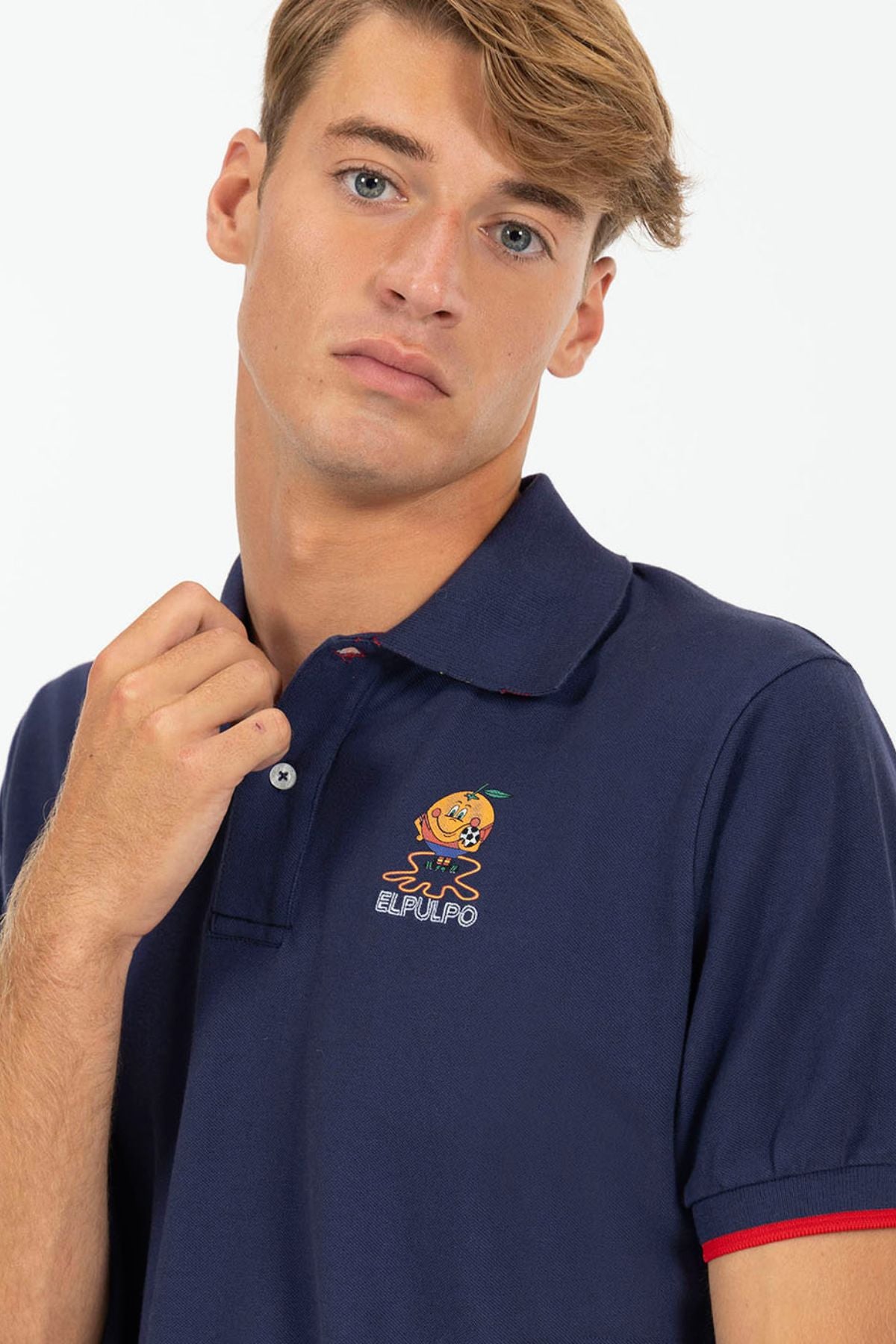 POLO ESTAMPADO ELPULPO Y NARANJITO CONTRASTES AZUL MARINO