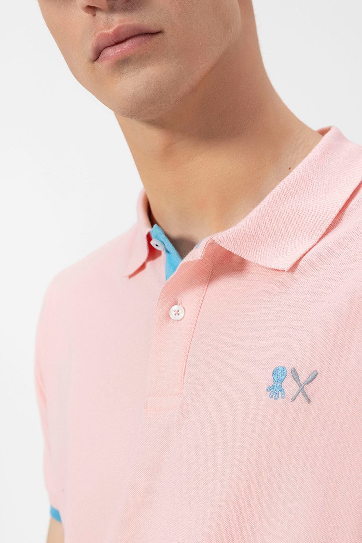 POLO BORDADO ESENCIALES ROSA