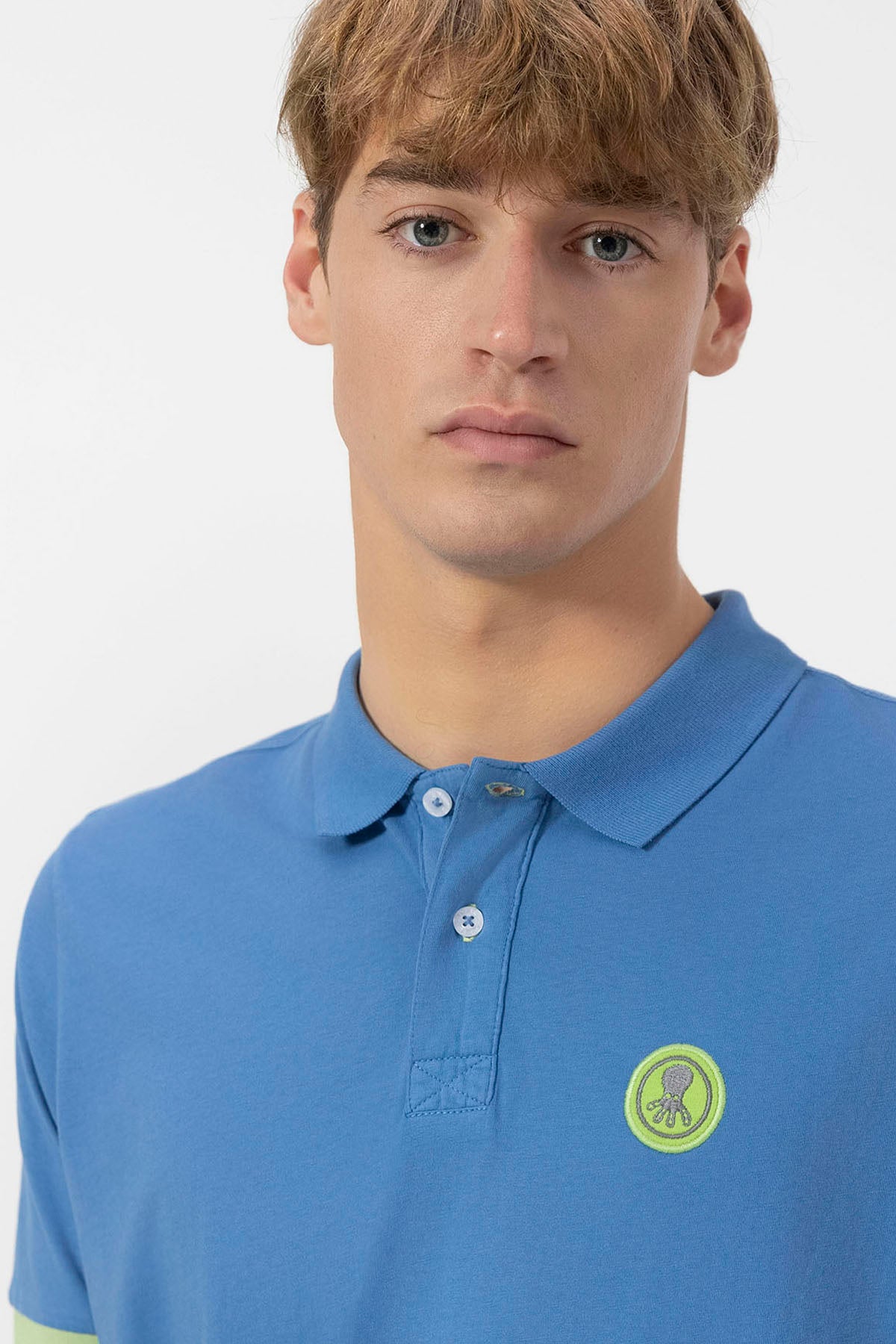POLO LAVADO PARCHE CONTRASTE ÍNDIGO