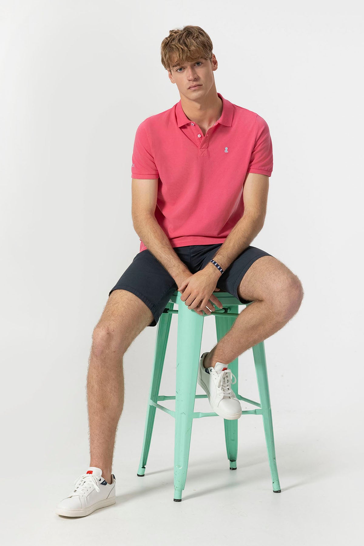 POLO LAVADO BORDADOS A CONTRASTE ROSA CHICLE