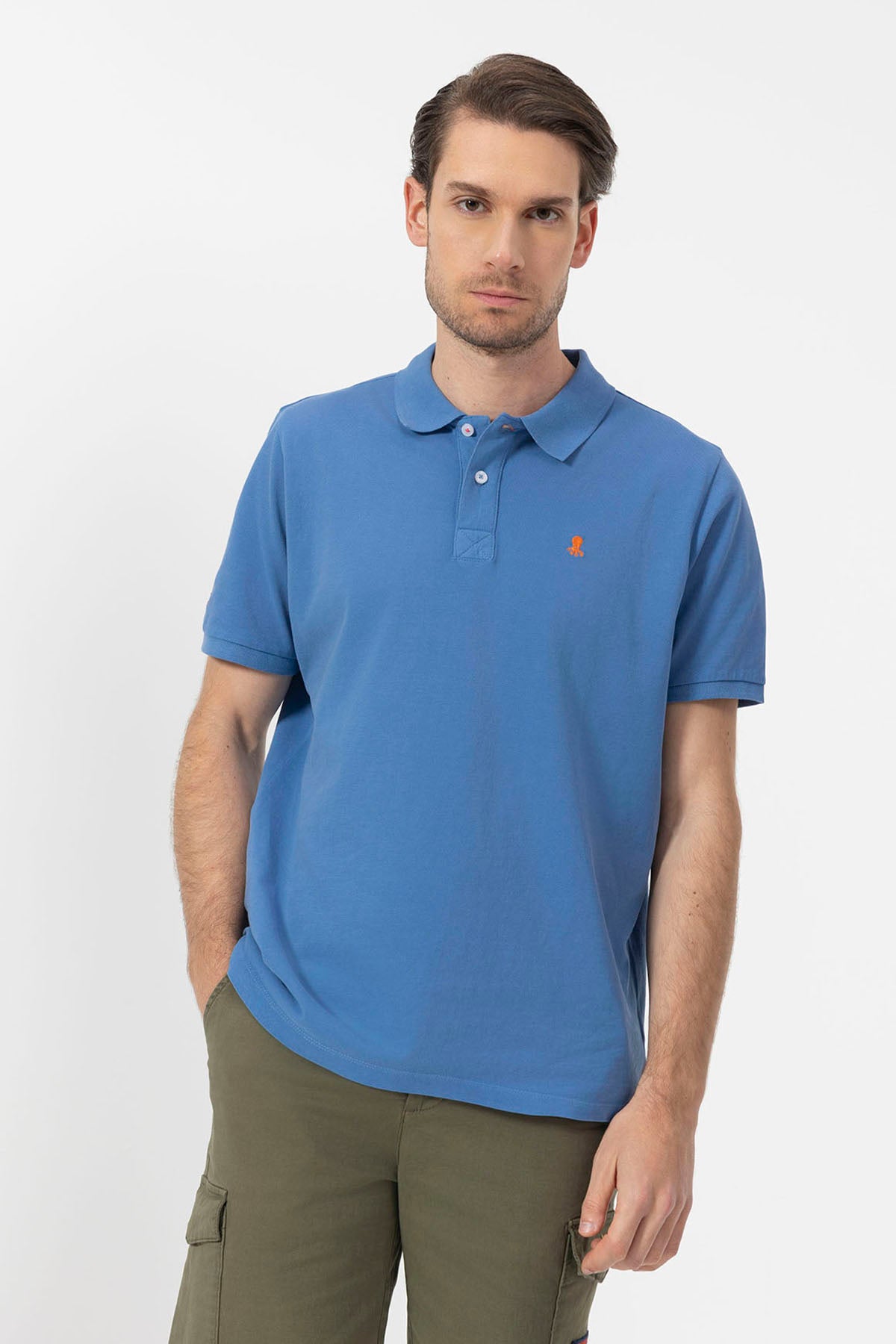 CAMISA POLO LAVADA COM BORDADO EM CONTRASTE ÍNDIGO