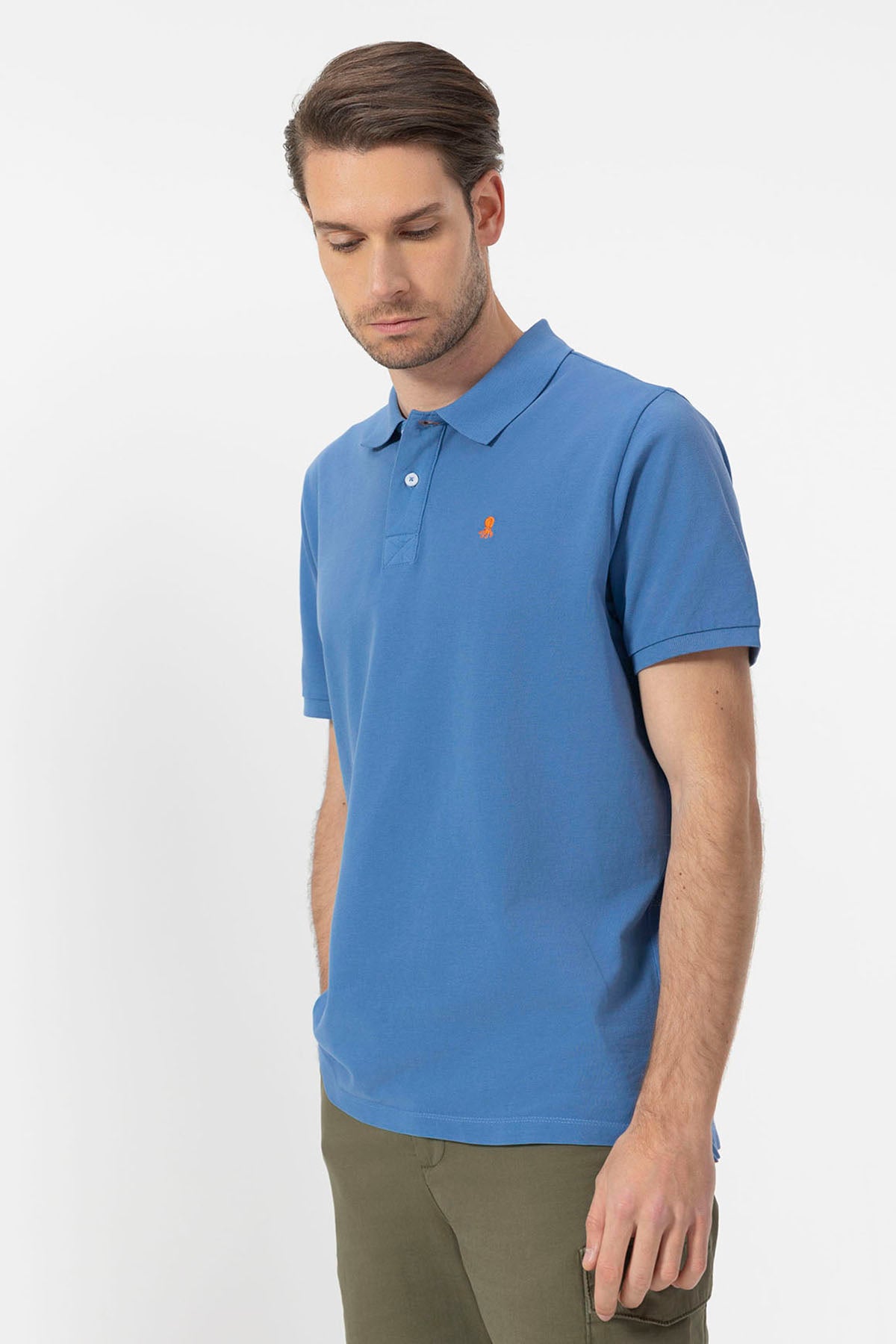 CAMISA POLO LAVADA COM BORDADO EM CONTRASTE ÍNDIGO