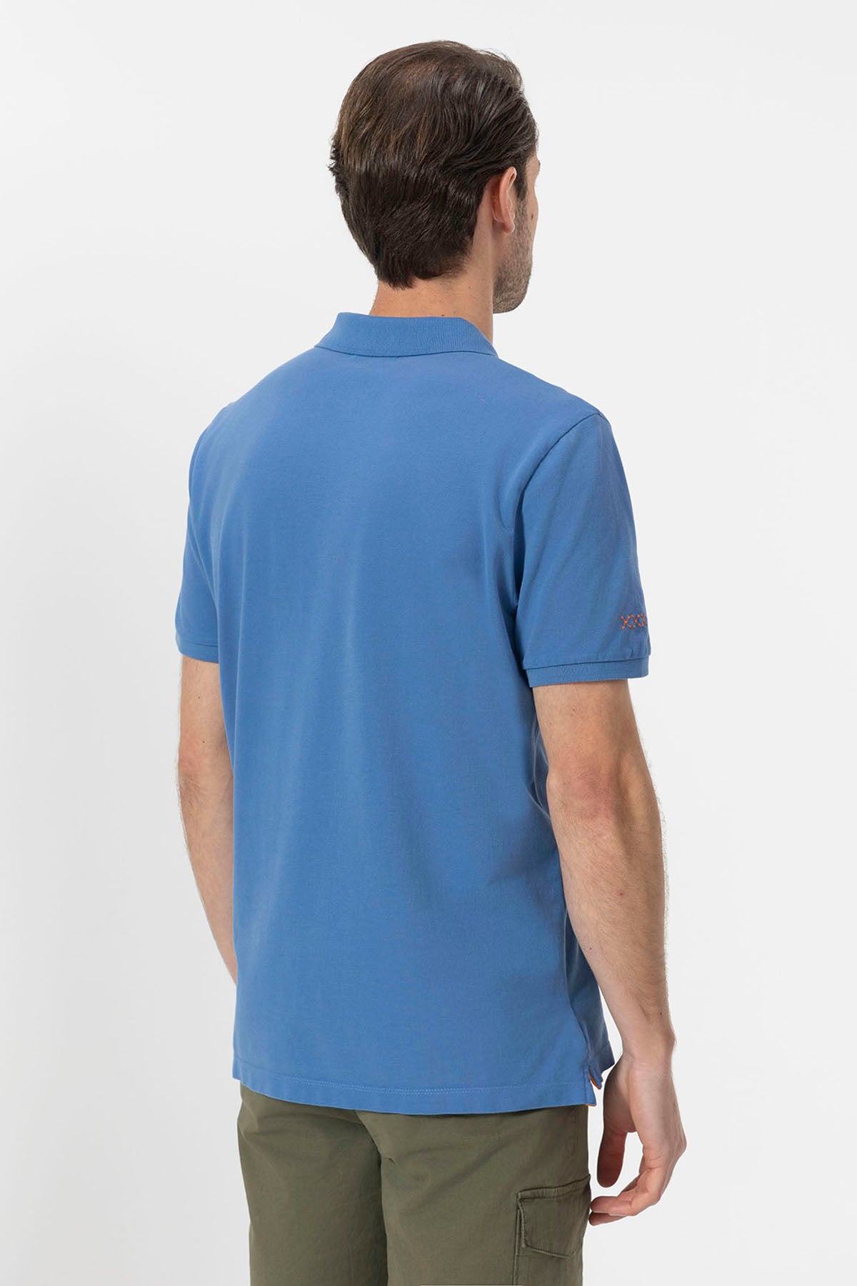 CAMISA POLO LAVADA COM BORDADO EM CONTRASTE ÍNDIGO