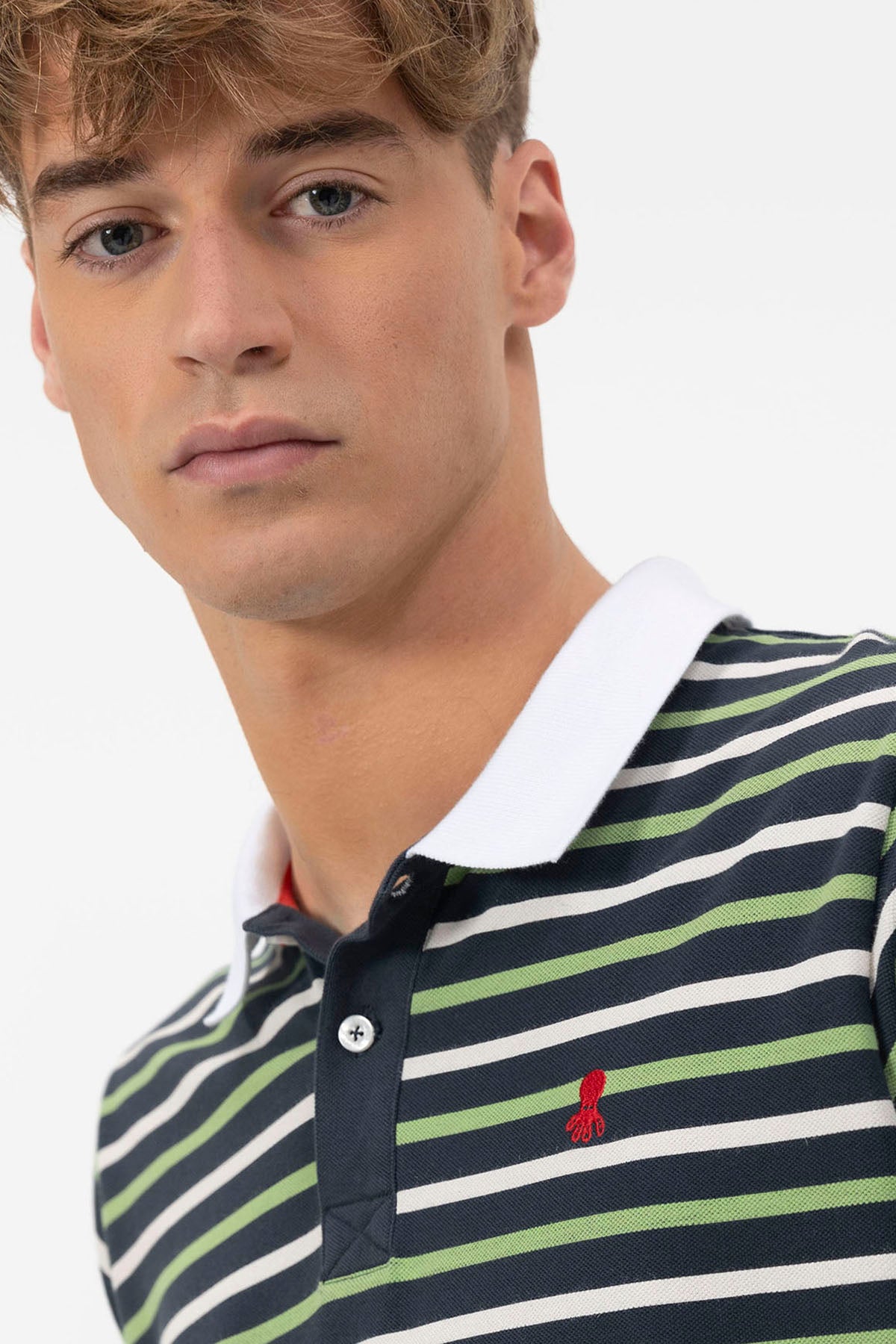 Polo listrado bordado com polvo azul marinho