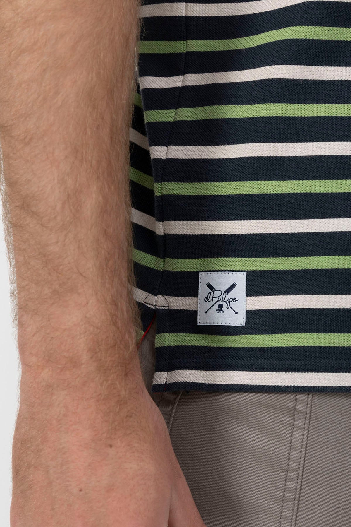 Polo listrado bordado com polvo azul marinho