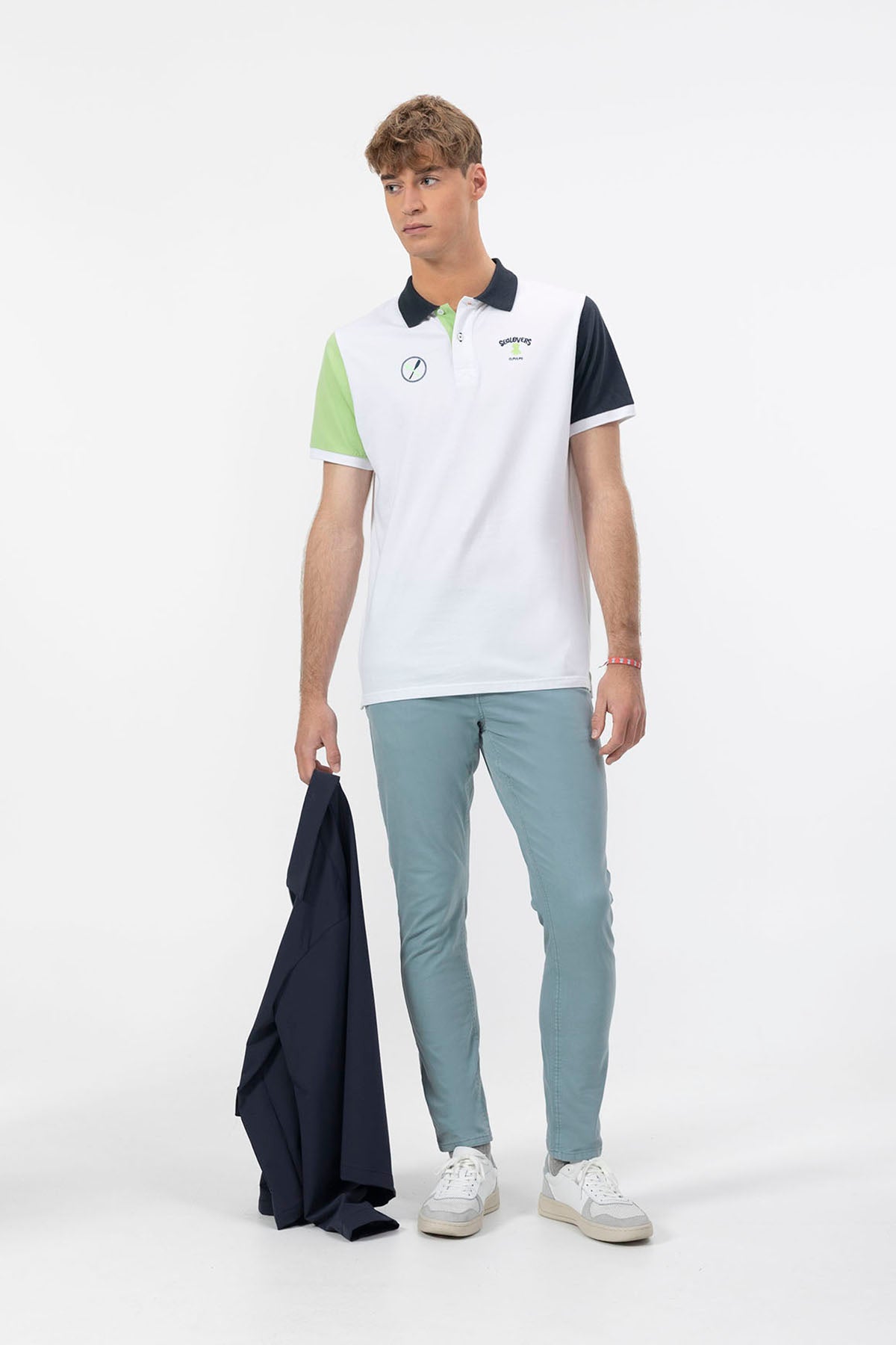 CAMISA POLO COM ESTAMPA COLOR BLOCK EM BRANCO PURO