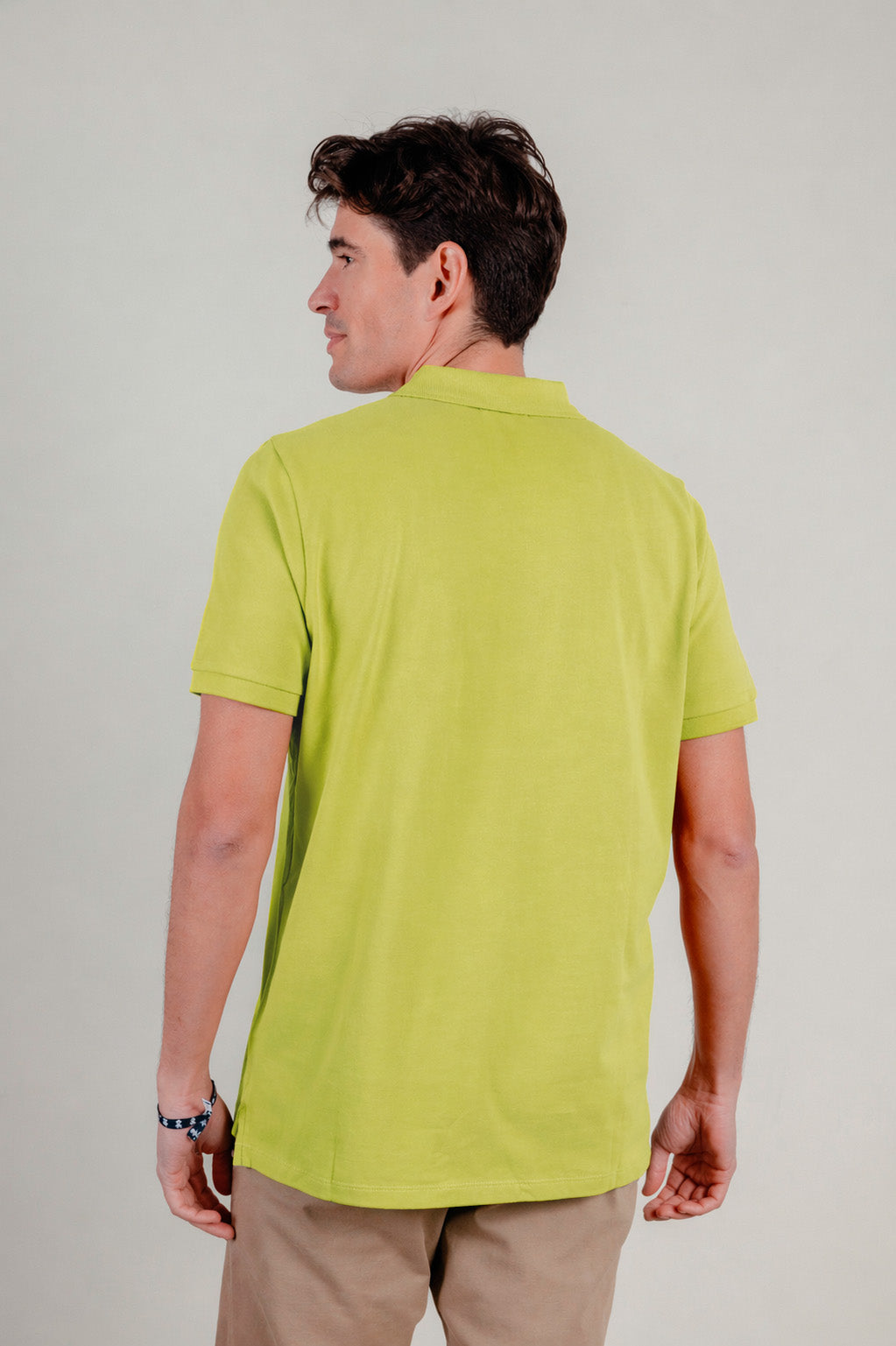 Polo lavado bordado a contraste verde lima