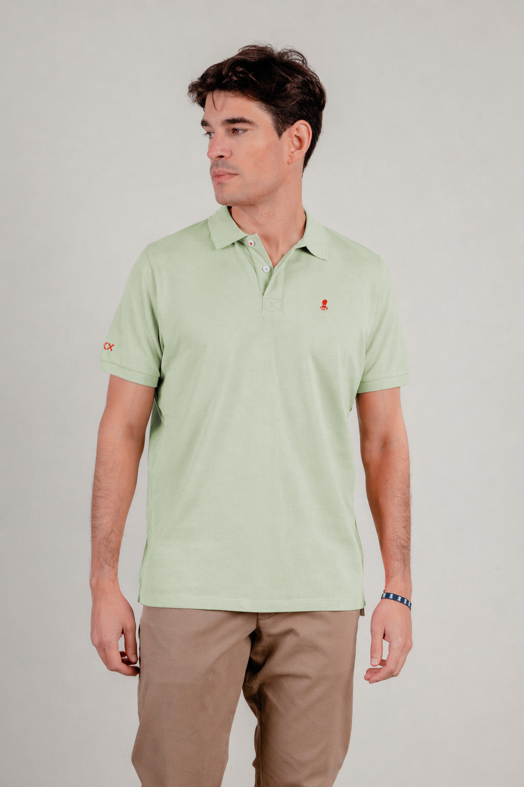 Polo lavado bordado a contraste verde menta