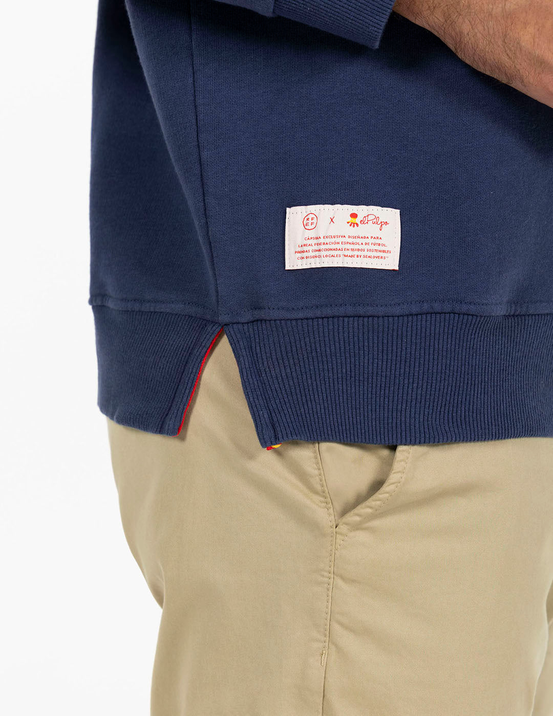 SWEATSHIRT LA ROJA AZUL MARINHO COM ESTAMPA DELAVÉ BALL