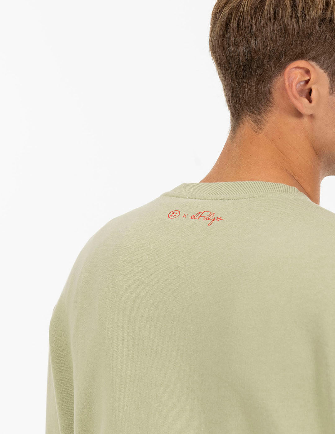 Sweatshirt com estampado de peito laranja e polvo verde sálvia