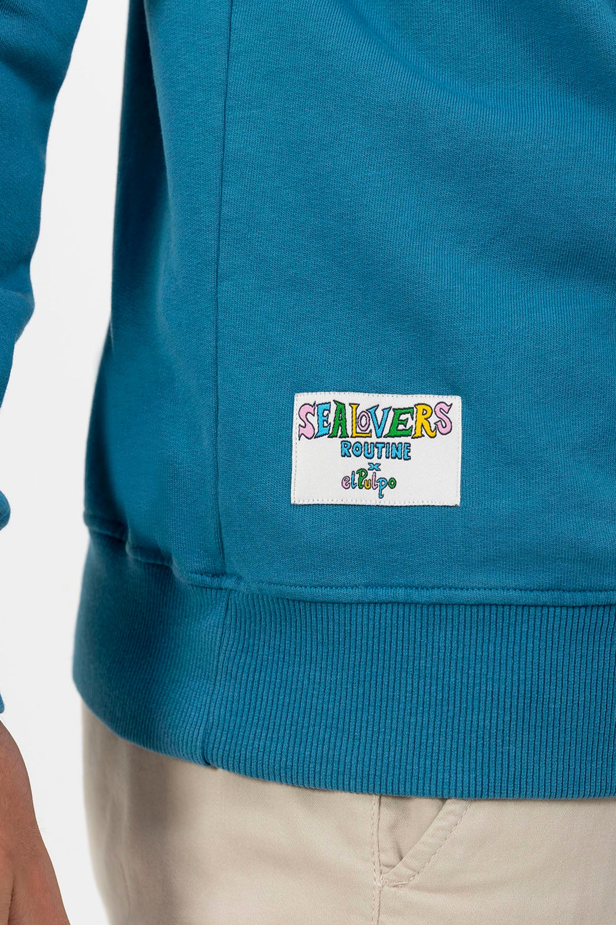 SUDADERA BORDADO A TONO ELPULPO AZUL ZAFIRO