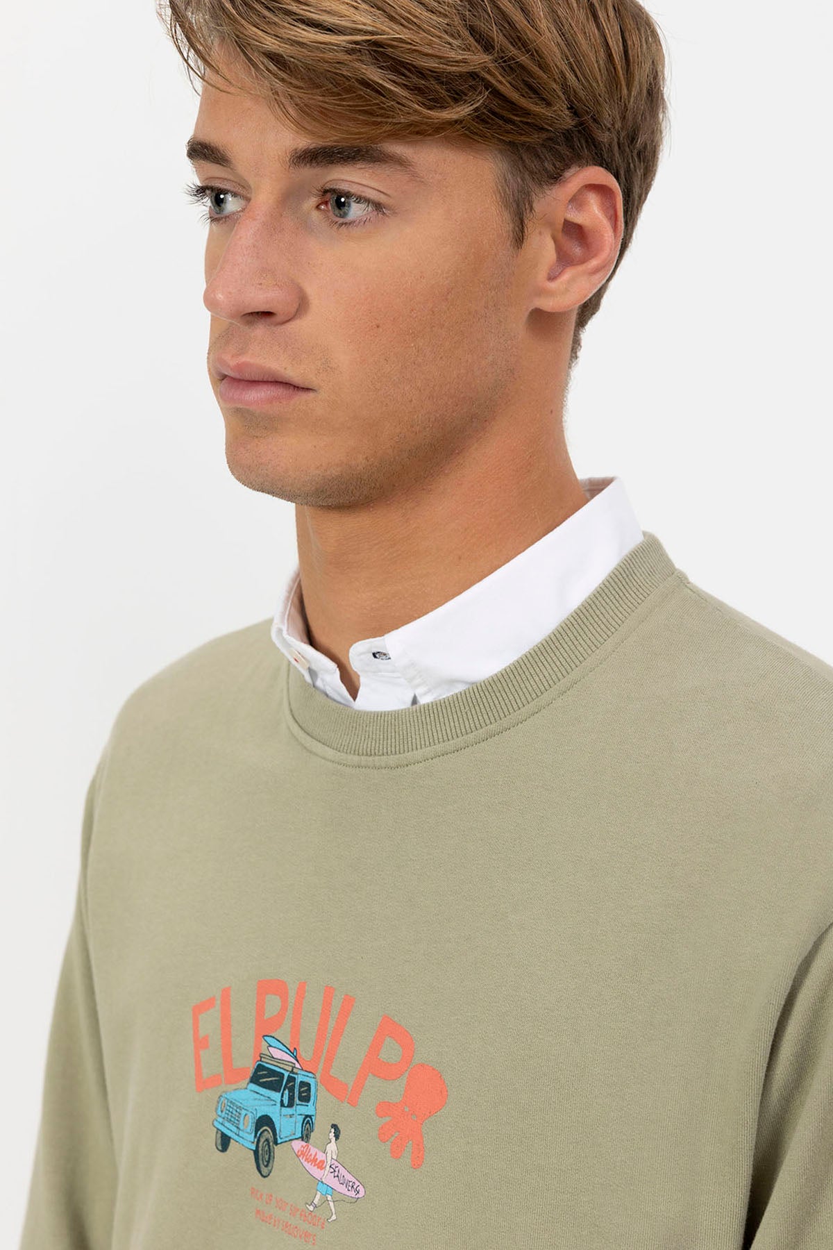 SWEATSHIRT COM ESTAMPA DE CARRO DE SURFISTA VERDE SÁBIO