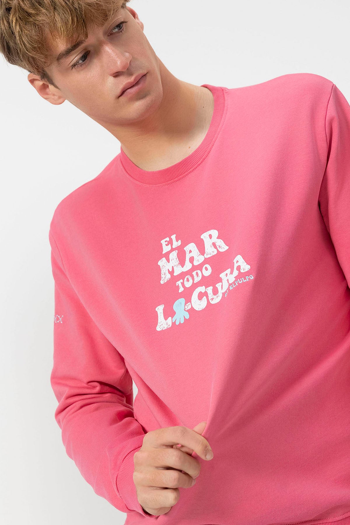 SUDADERA EL MAR TODO LO-CURA DESGASTADO ROSA CHICLE