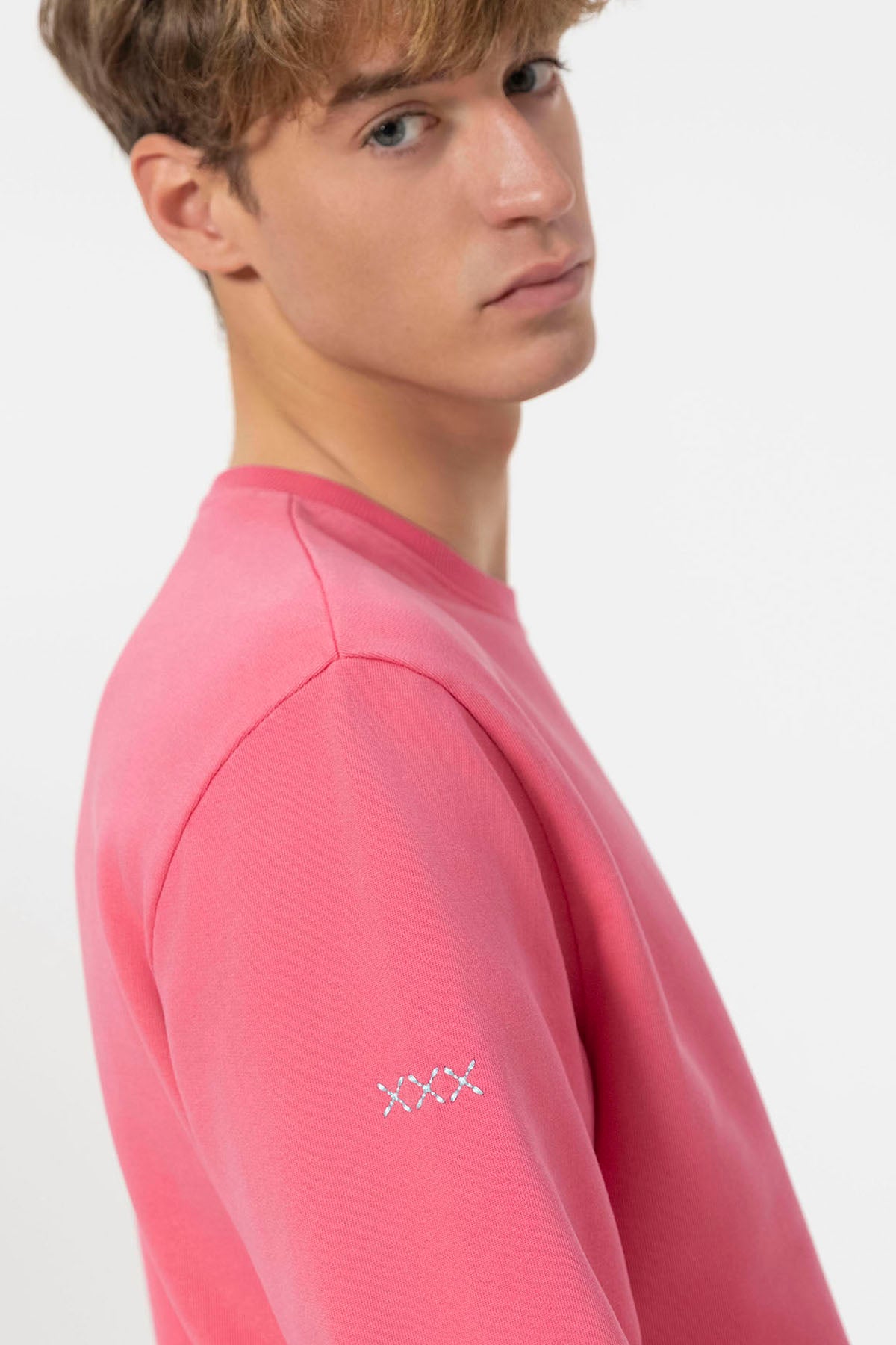 SUDADERA EL MAR TODO LO-CURA DESGASTADO ROSA CHICLE