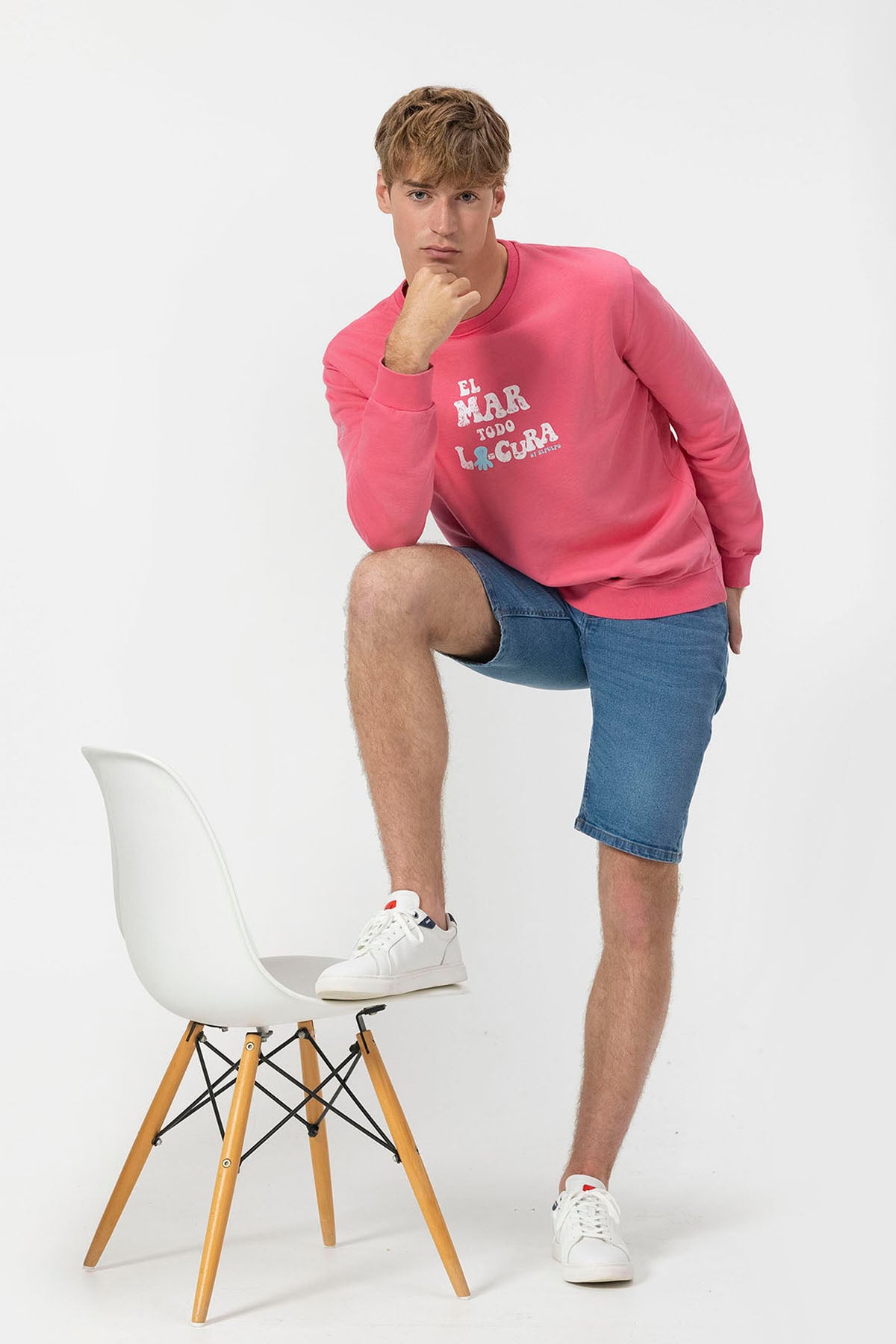 SUDADERA EL MAR TODO LO-CURA DESGASTADO ROSA CHICLE