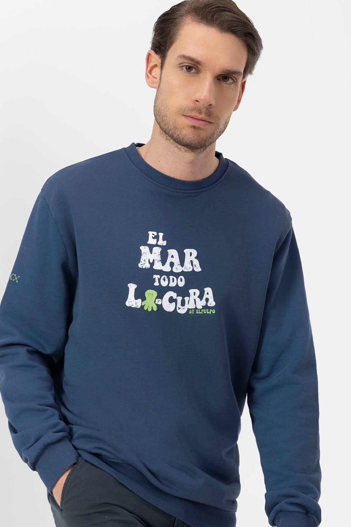 SUDADERA EL MAR TODO LO-CURA DESGASTADO AZUL MARINO DELAVÉ