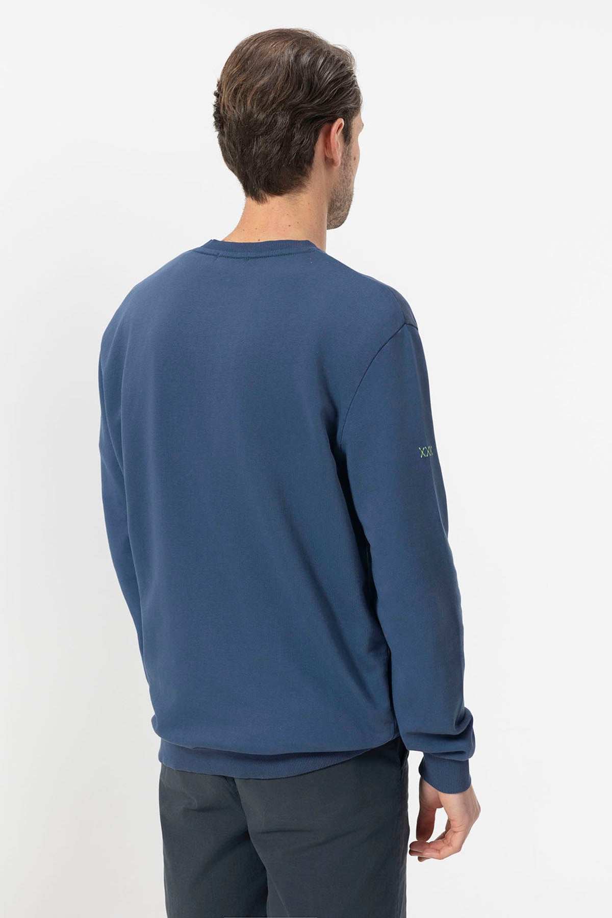 SUDADERA EL MAR TODO LO-CURA DESGASTADO AZUL MARINO DELAVÉ