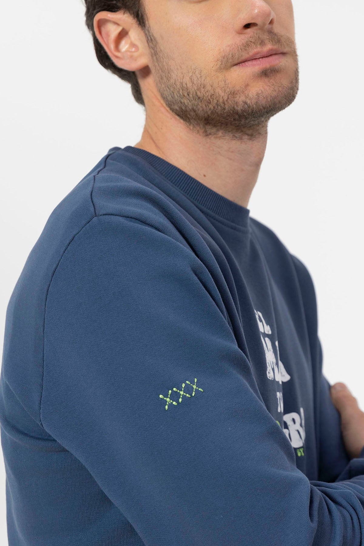 SUDADERA EL MAR TODO LO-CURA DESGASTADO AZUL MARINO DELAVÉ