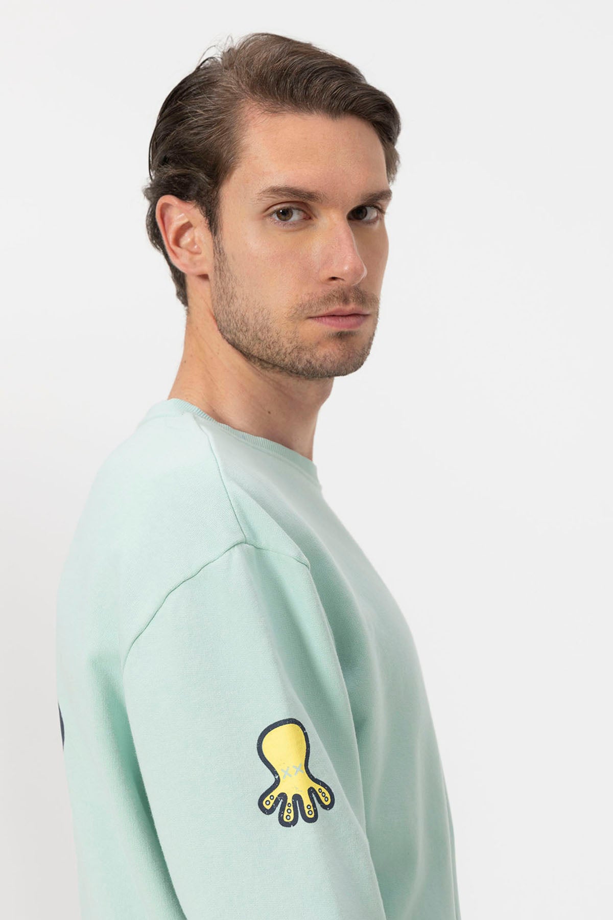 SWEATSHIRT COM LOGOTIPO AZUL TURQUESA COM DESENHO TRIPLO