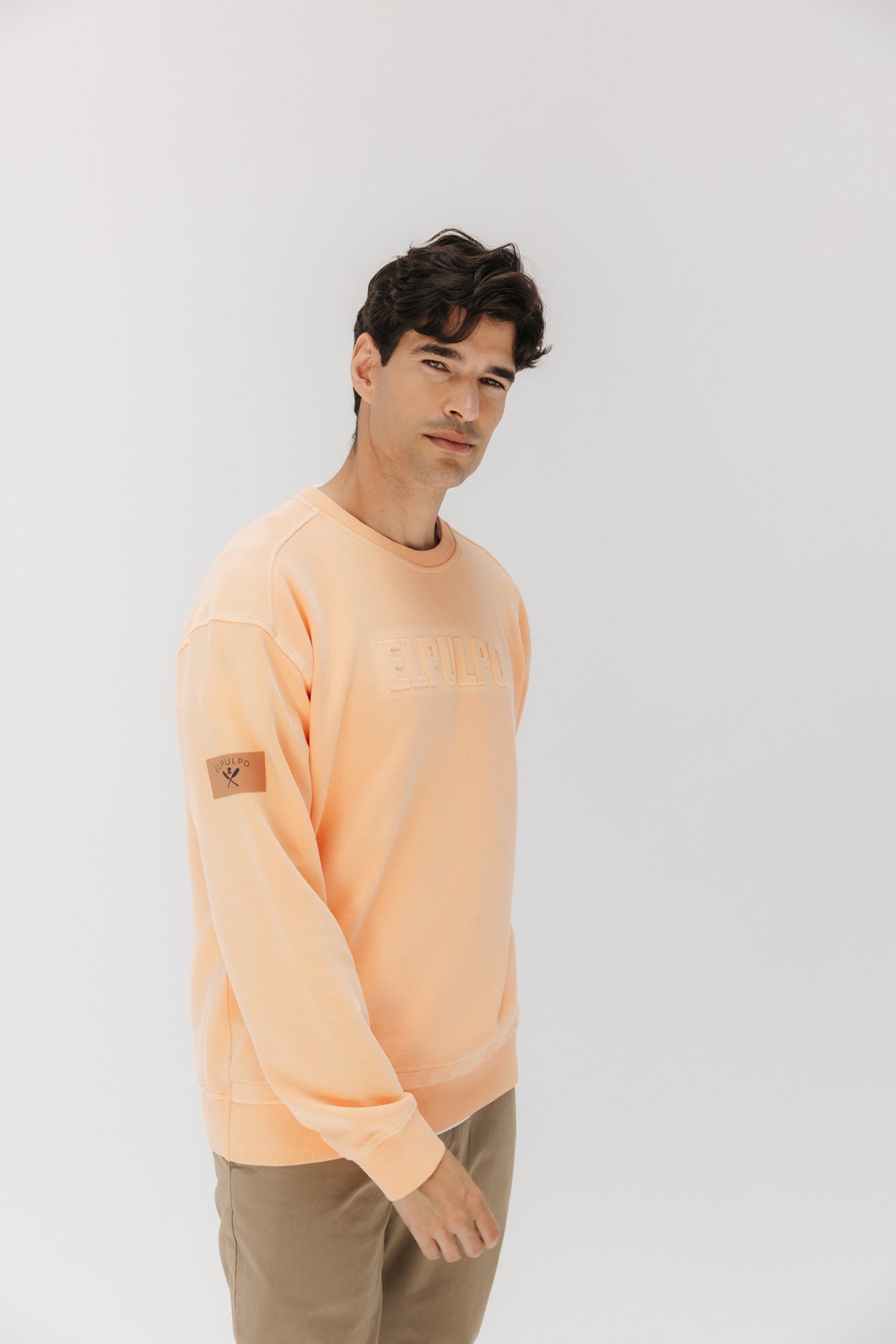 SUDADERA LAVADA ESTAMPADO RELIEVE HELSINKI MELOCOTÓN