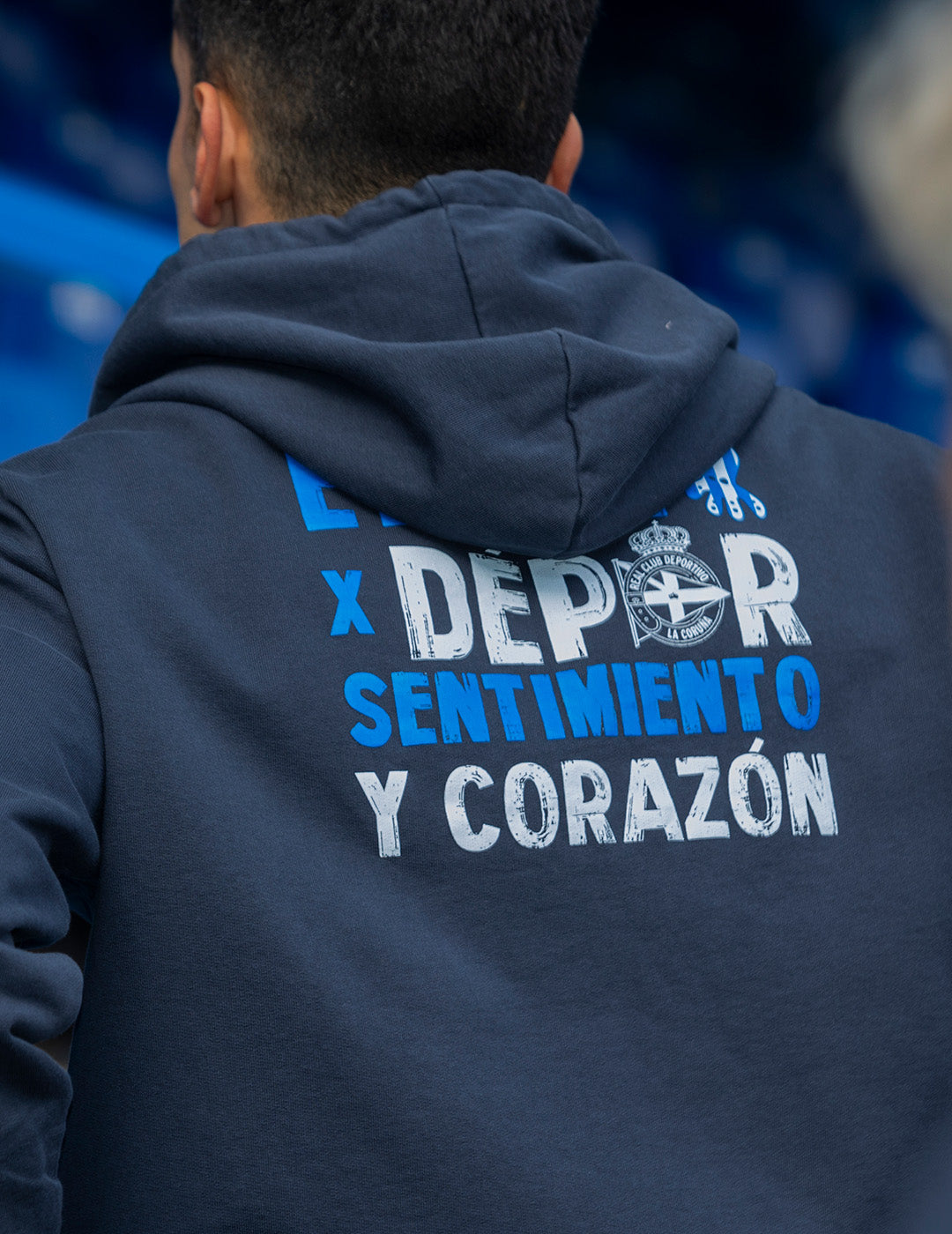 SUDADERA CAPUCHA ESTAMPADO SENTIMIENTO Y CORAZÓN AZUL MARINO DELAVÉ