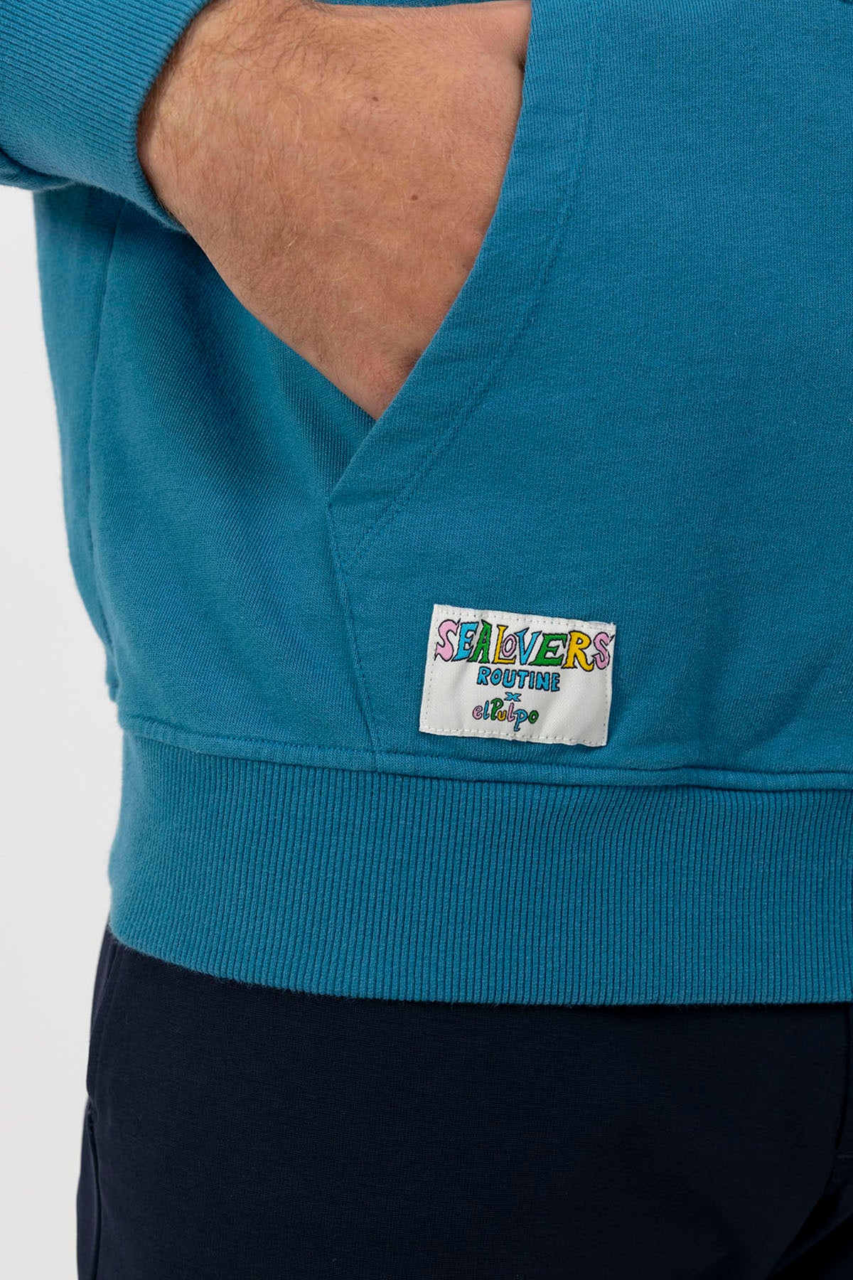 SWEATSHIRT COM CAPUZ BORDADO SAFIRA AZUL SEALOVERS SUN