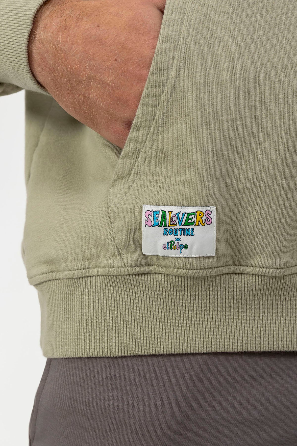 SWEATSHIRT COM CAPUZ E ESTAMPA DA ROTA ATLÂNTICA EM VERDE-SÁLVIA