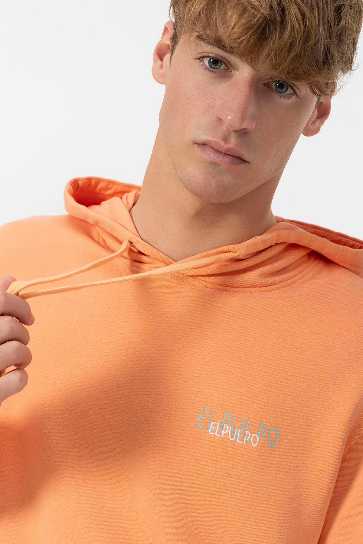 SWEATSHIRT COM CAPUZ E LOGOTIPO DE PÊSSEGO COM TRÊS DESENHOS
