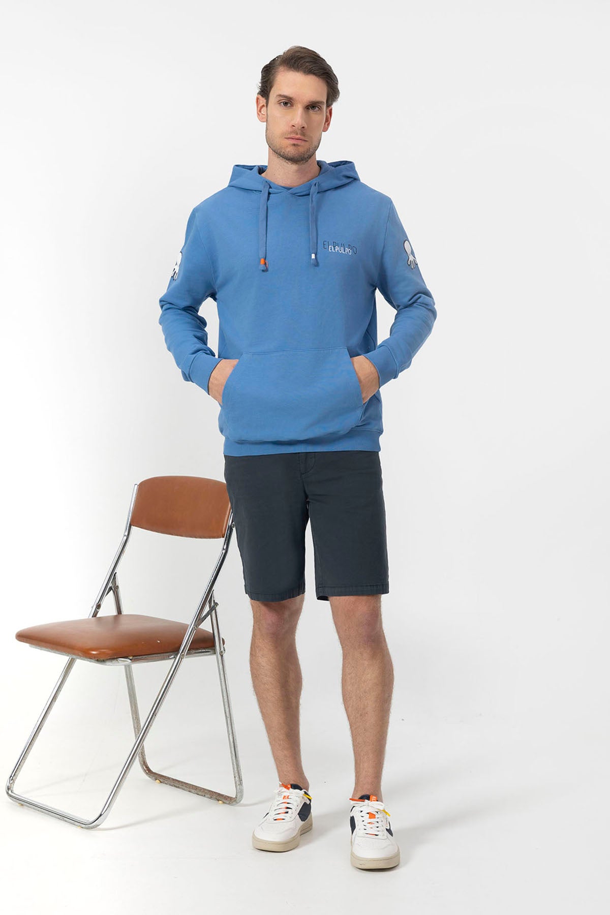 SWEATSHIRT COM CAPUZ E LOGOTIPO TRIPLO INDIGO