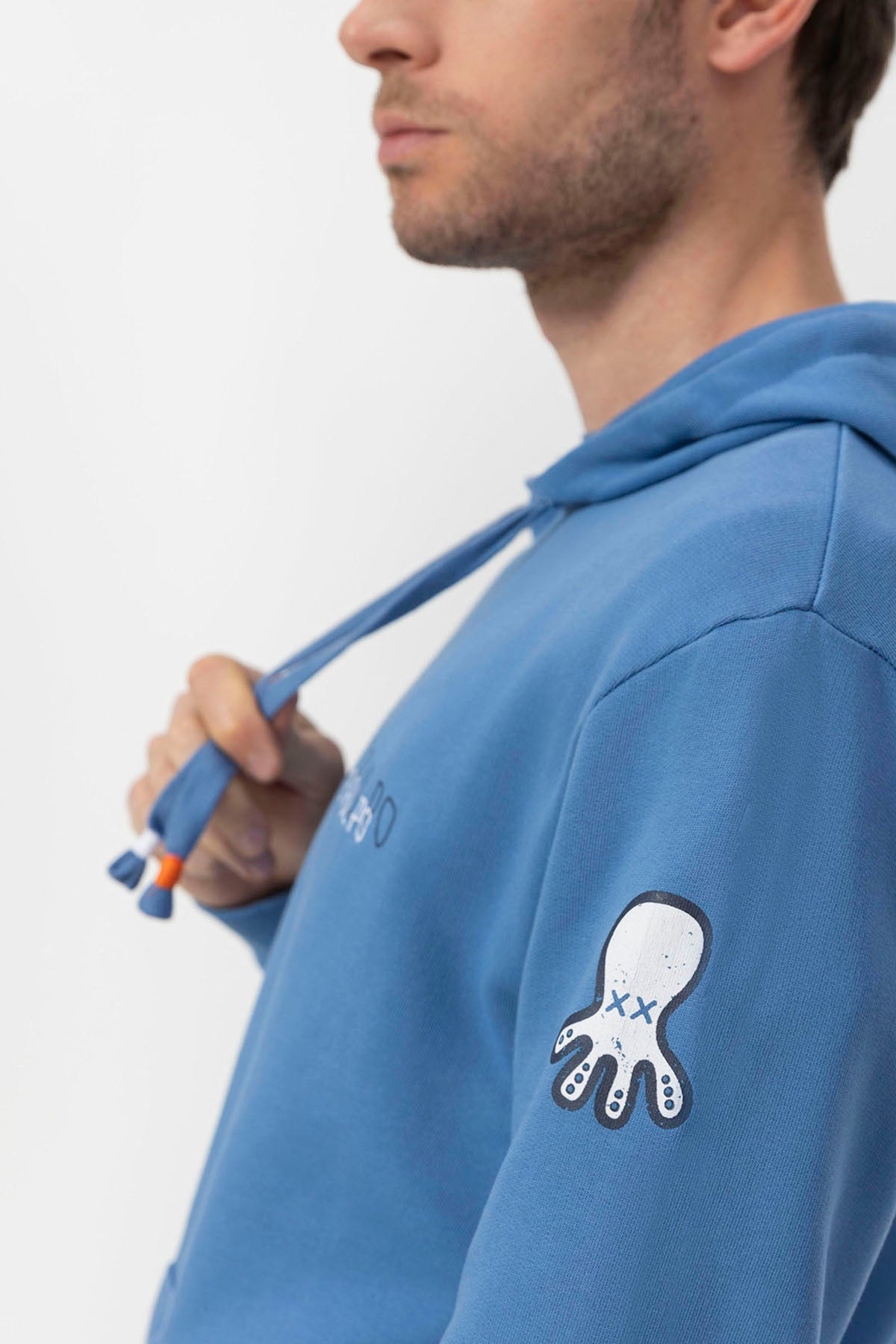 SWEATSHIRT COM CAPUZ E LOGOTIPO TRIPLO INDIGO
