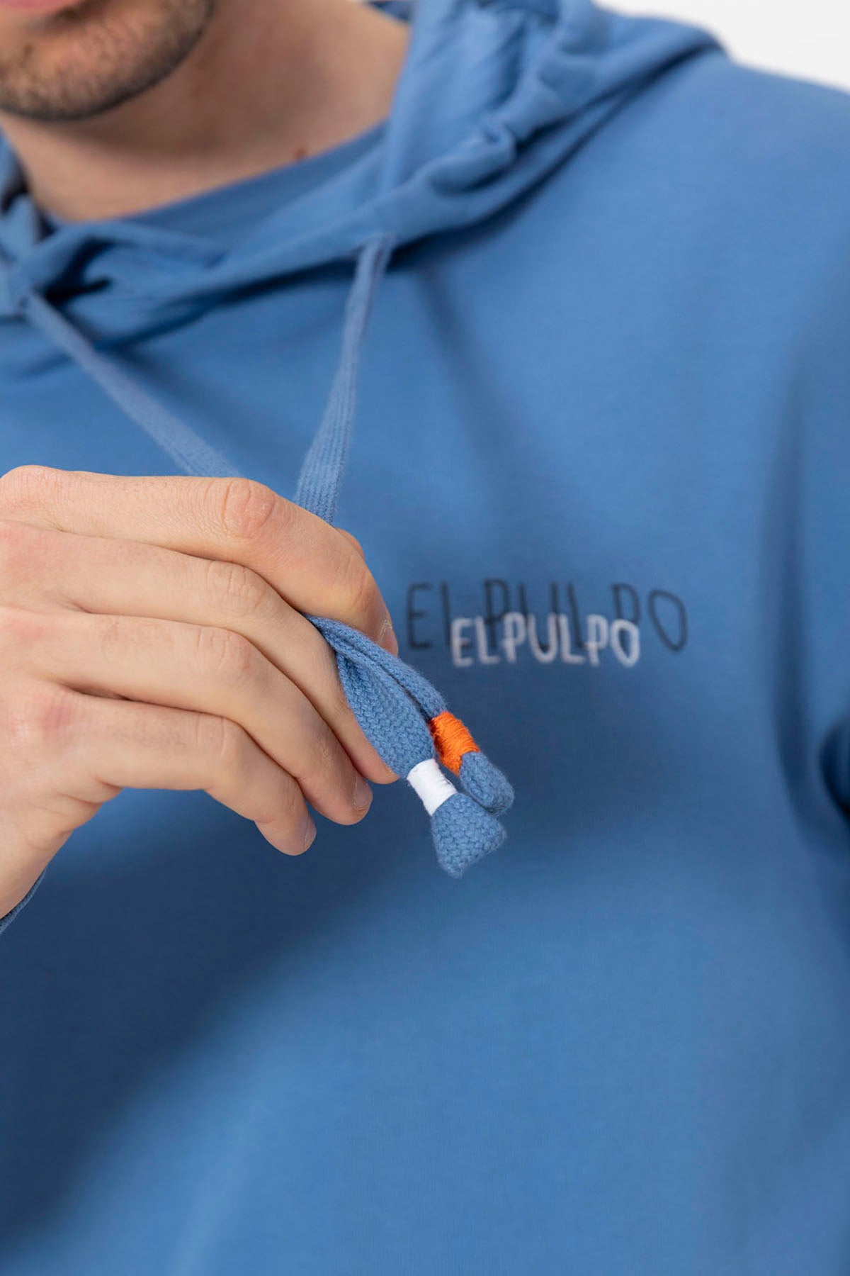 SWEATSHIRT COM CAPUZ E LOGOTIPO TRIPLO INDIGO