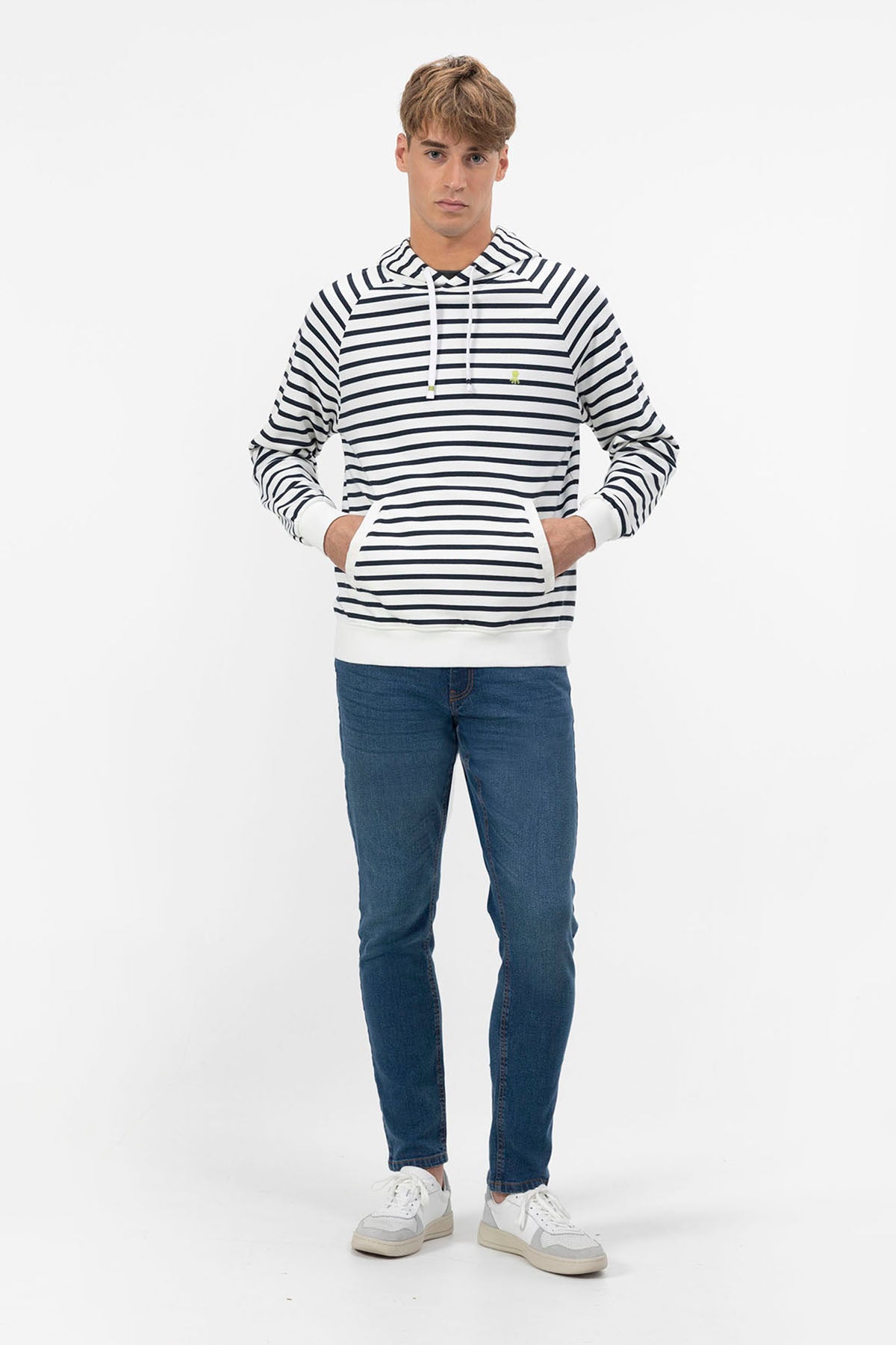 SWEATSHIRT COM CAPUZ LISTRADO BORDADO BRANCO PURO