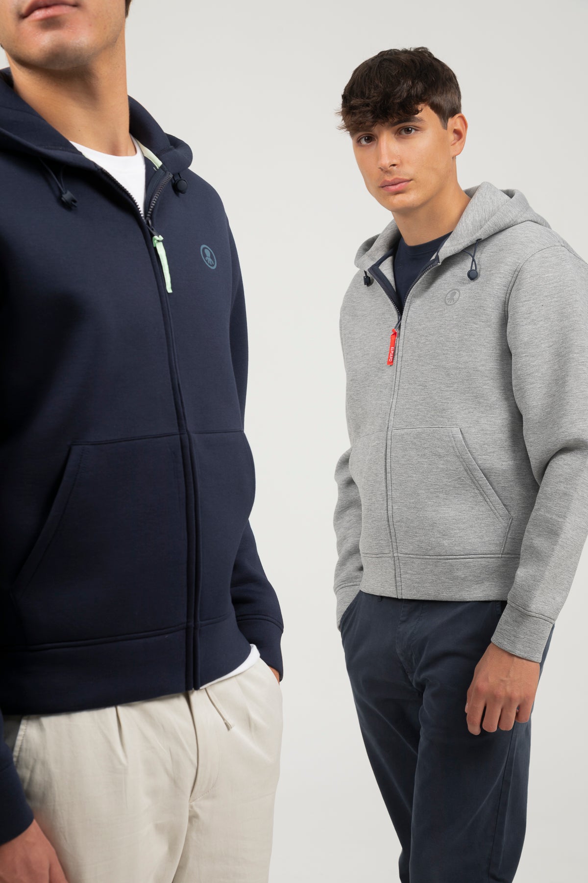 Sudadera capucha cremallera neopreno parche engomado gris vigoré