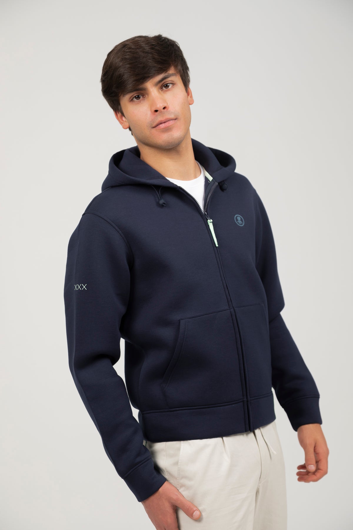Sudadera capucha cremallera neopreno parche engomado azul marino