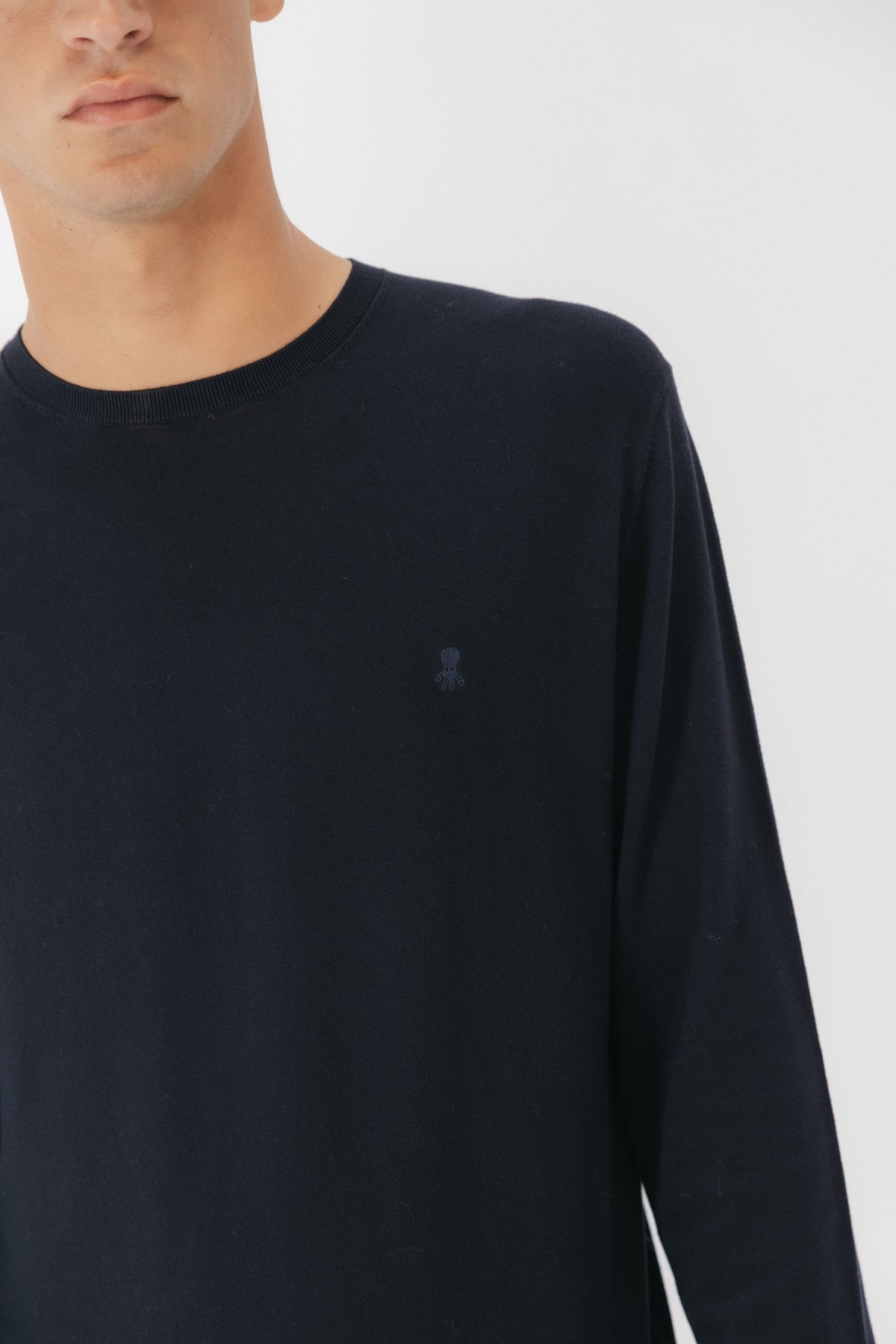 Jersey básico logo azul marino