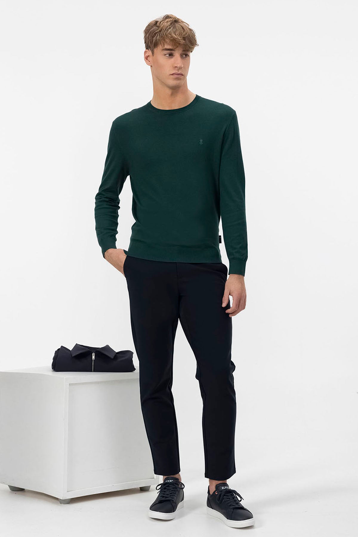 BASIC SWEATER WITH BOTTLE GREEN LOGO