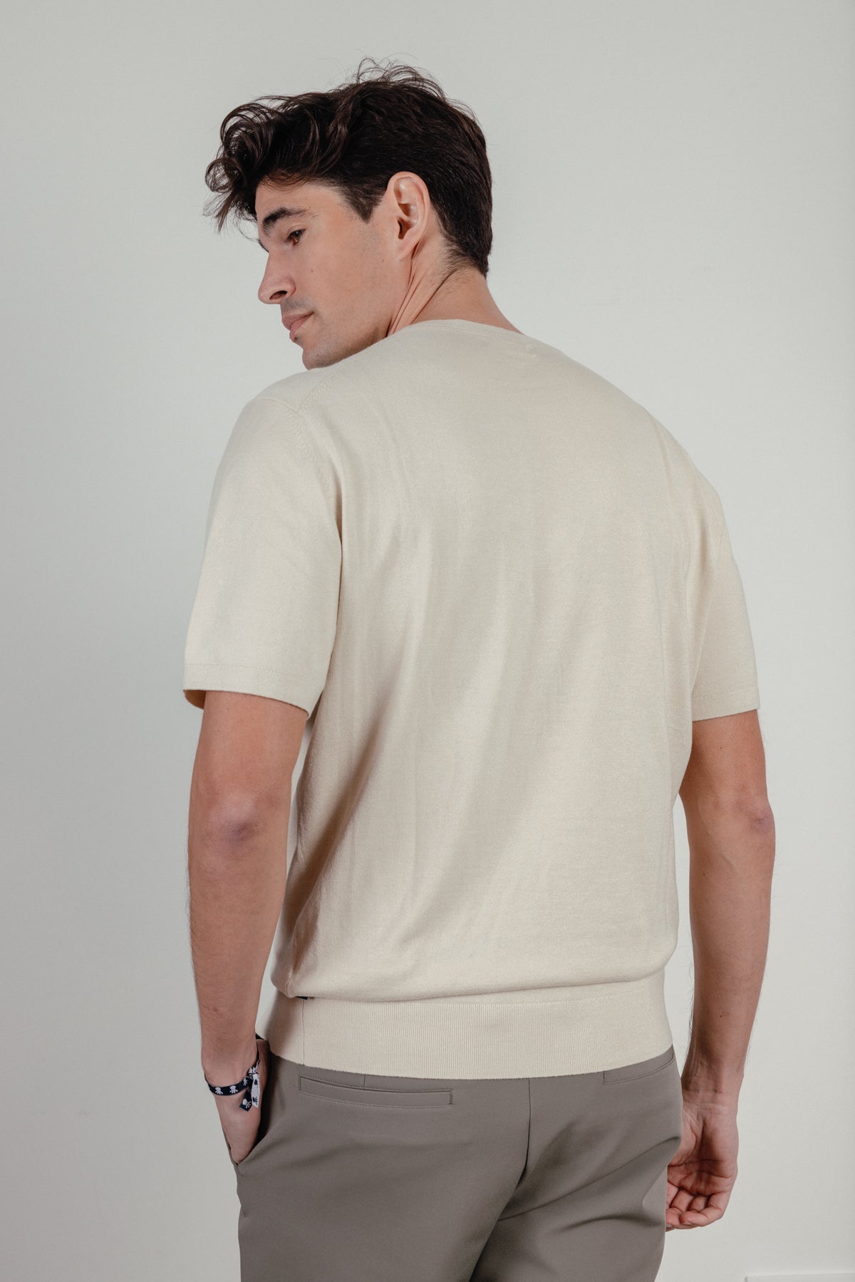 Camiseta de punto básica logo blanco roto