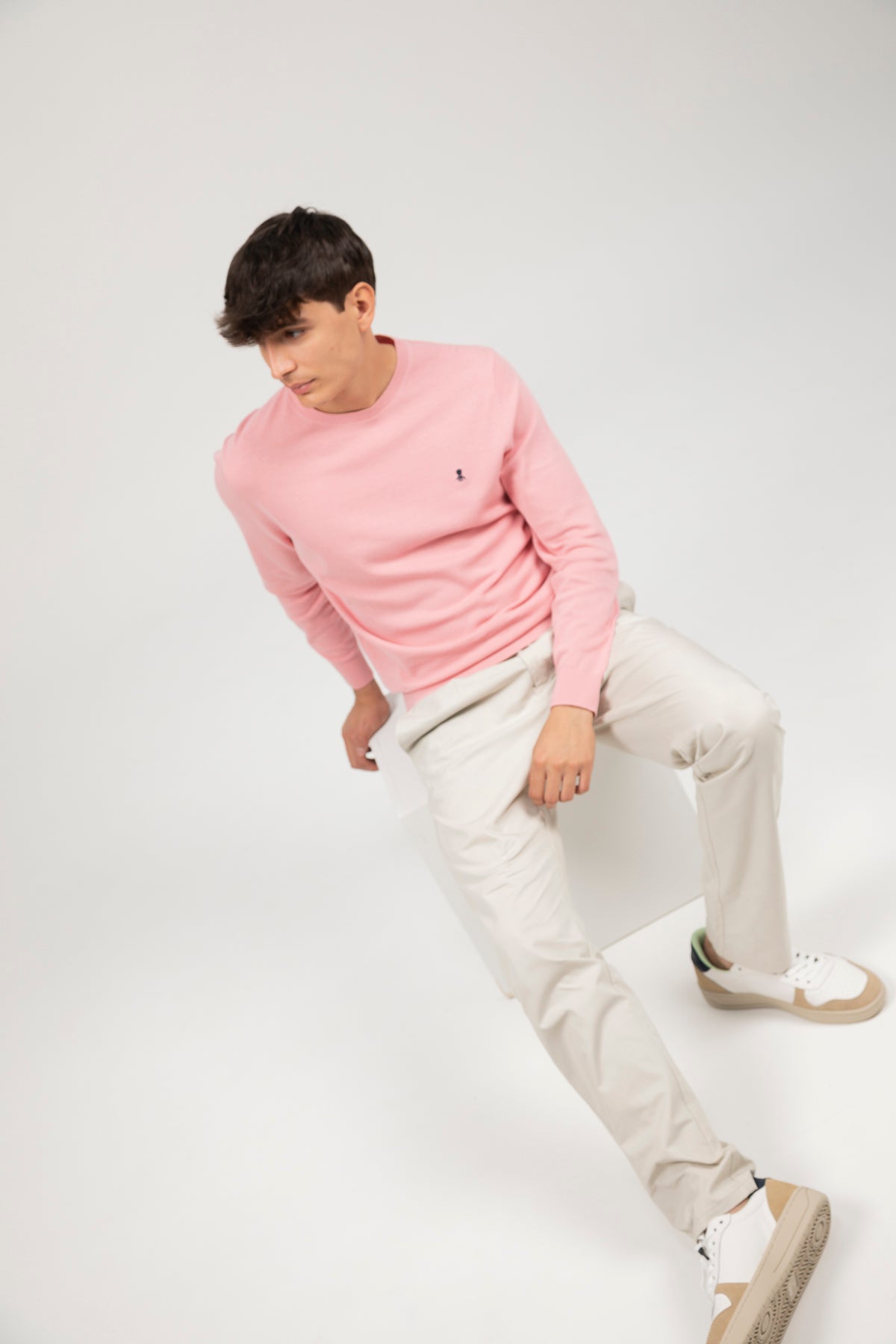 Amaranth pink embroidered logo jersey