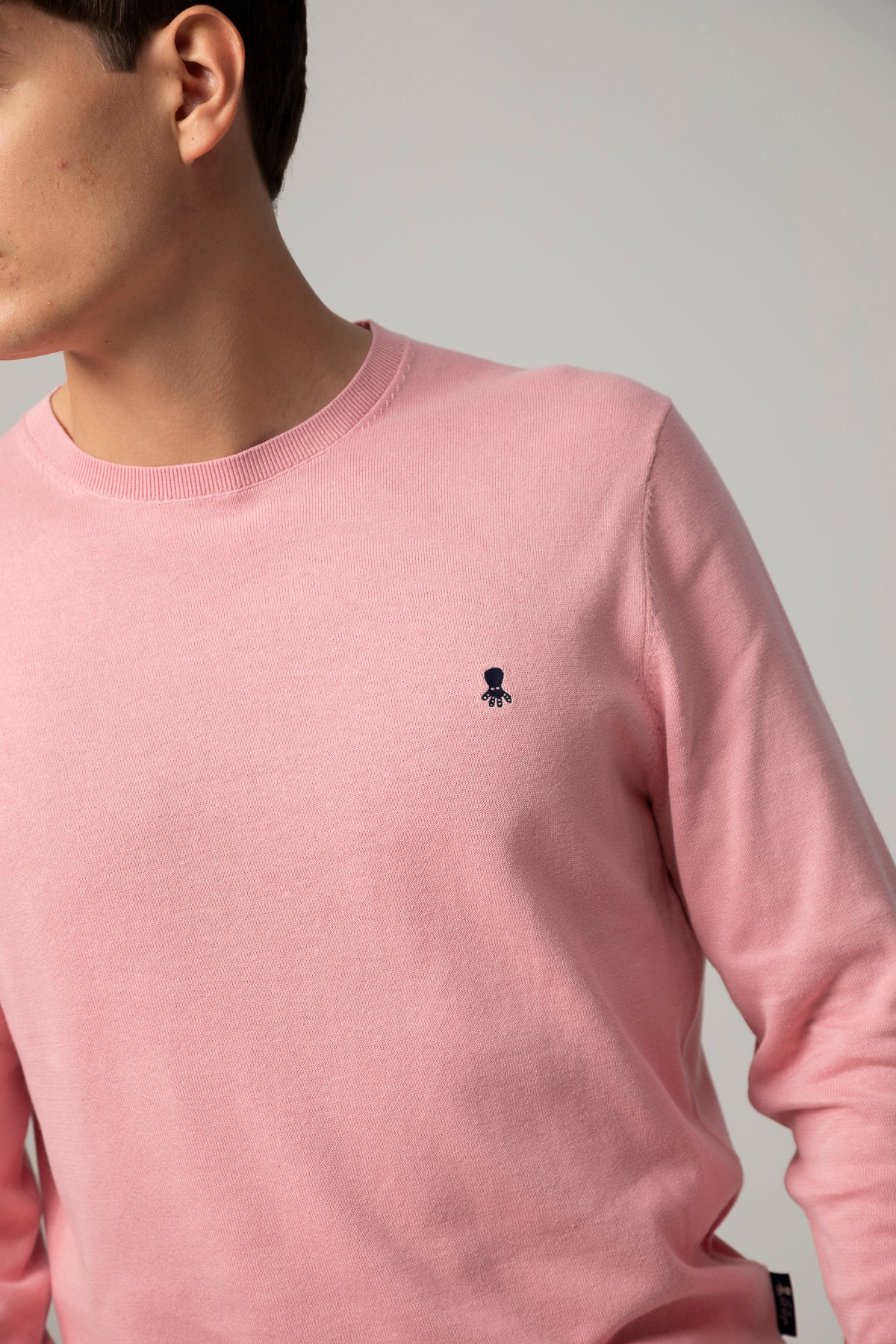 Amaranth pink embroidered logo jersey